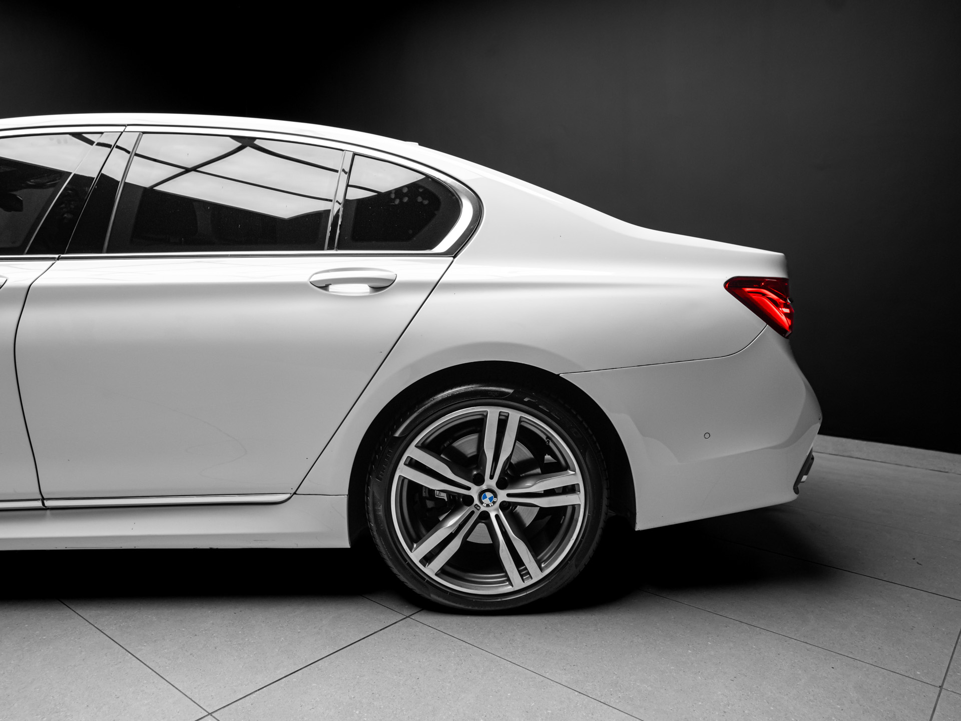 white bmw 750i 5