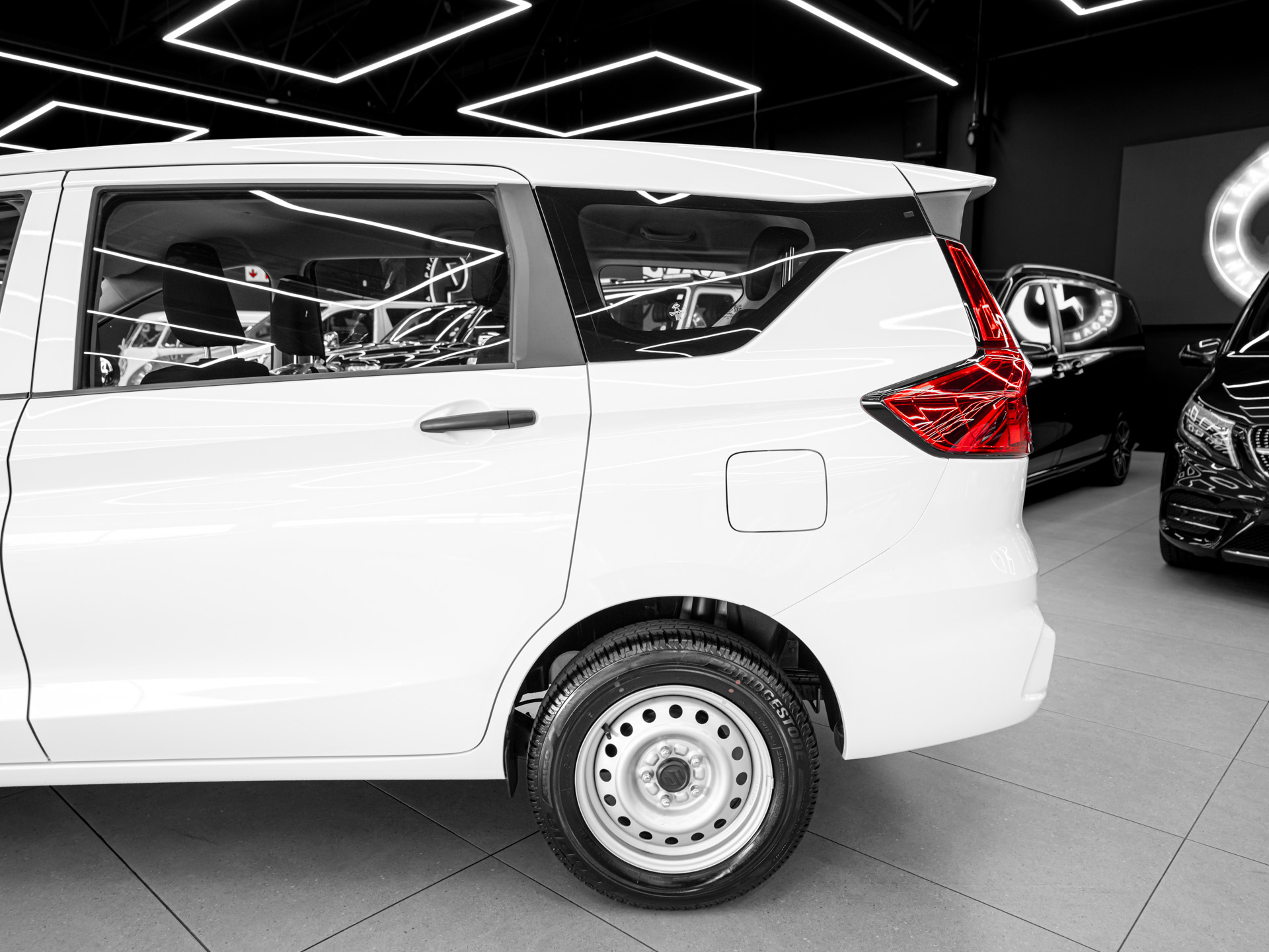 white suzuki ertiga 17