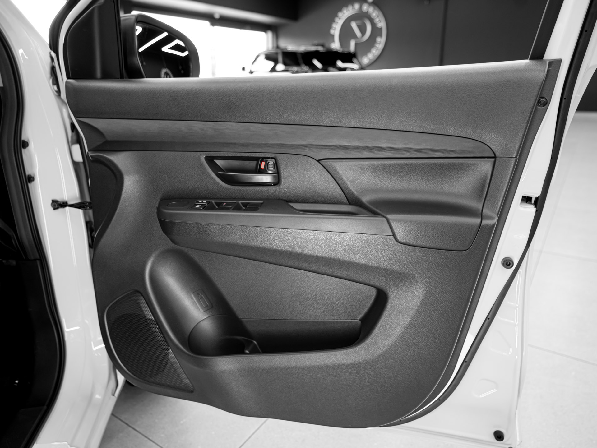 white suzuki ertiga 18