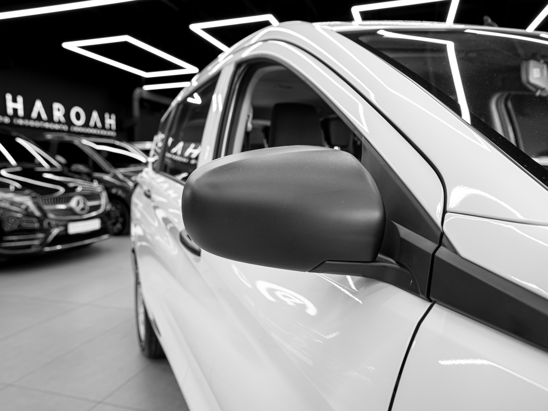 white suzuki ertiga 8
