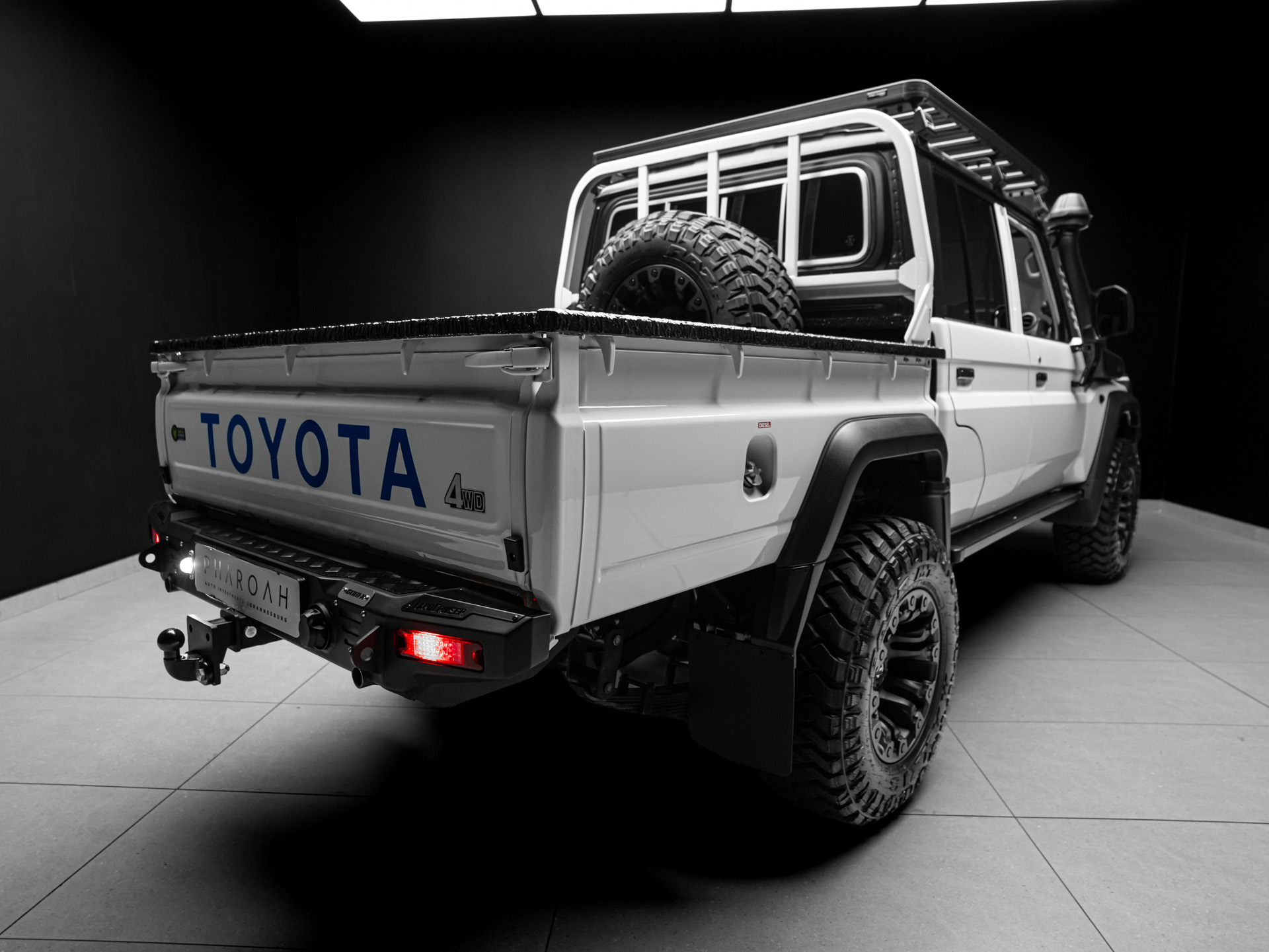 white toyota land cruiser lc79 15