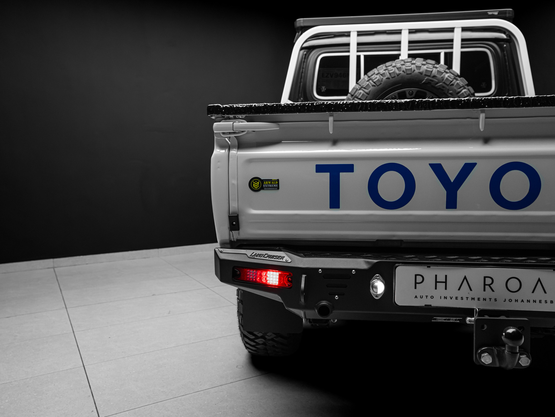 white toyota land cruiser lc79 16