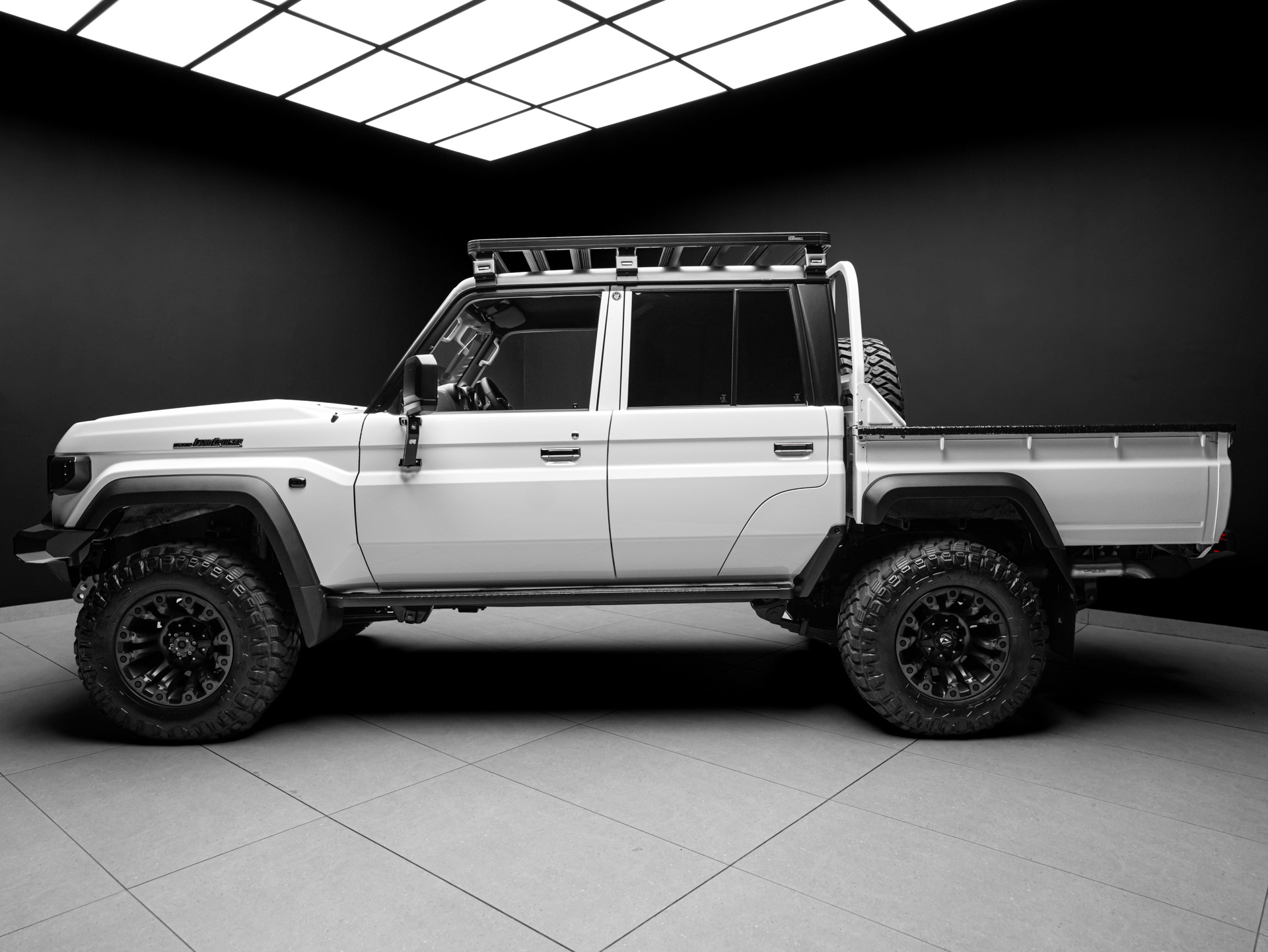 white toyota land cruiser lc79 2