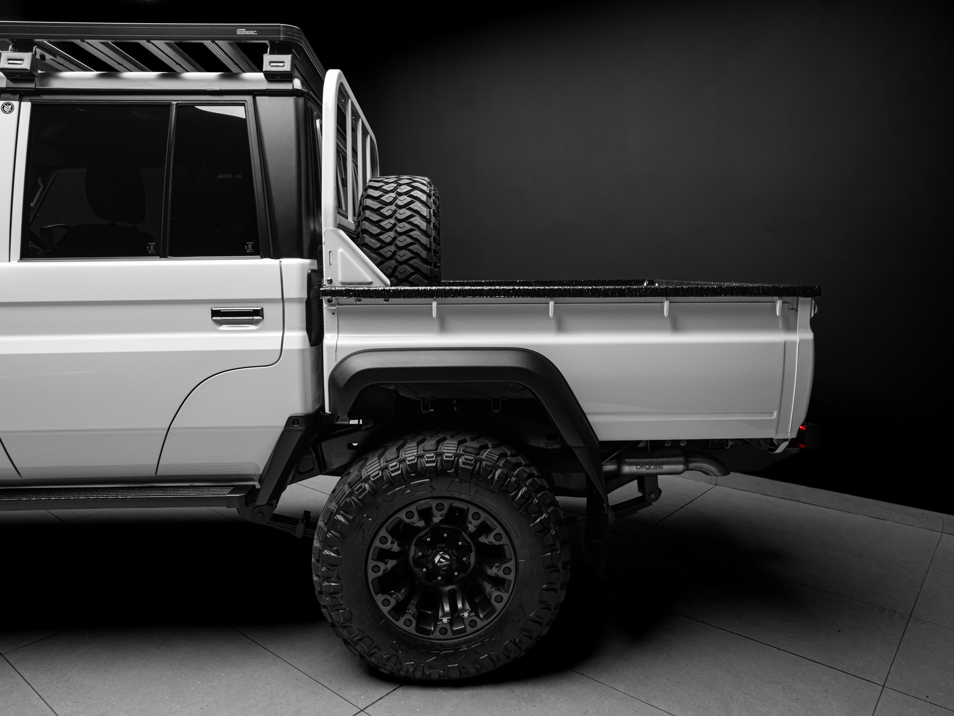 white toyota land cruiser lc79 4