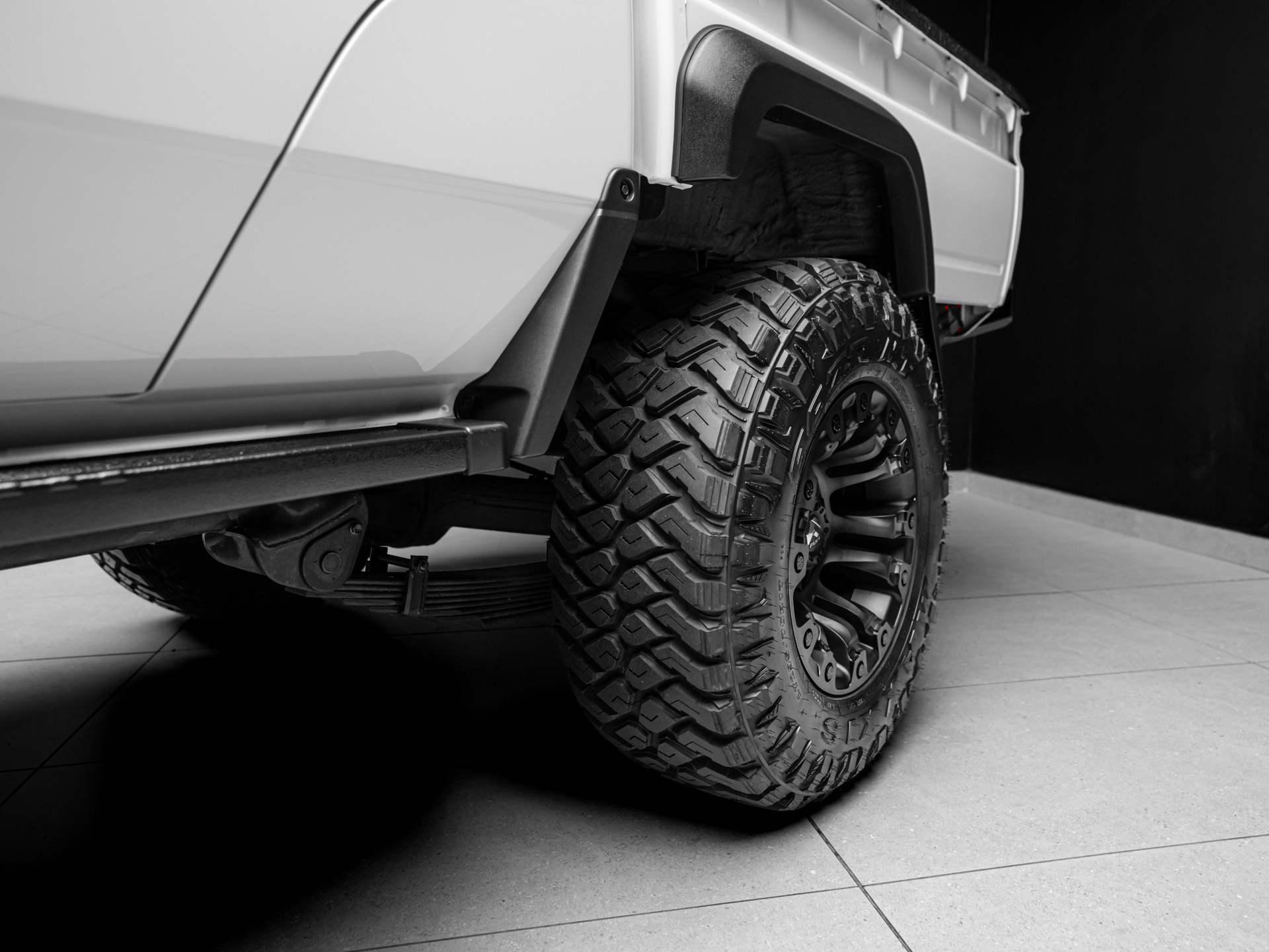 white toyota land cruiser lc79 5
