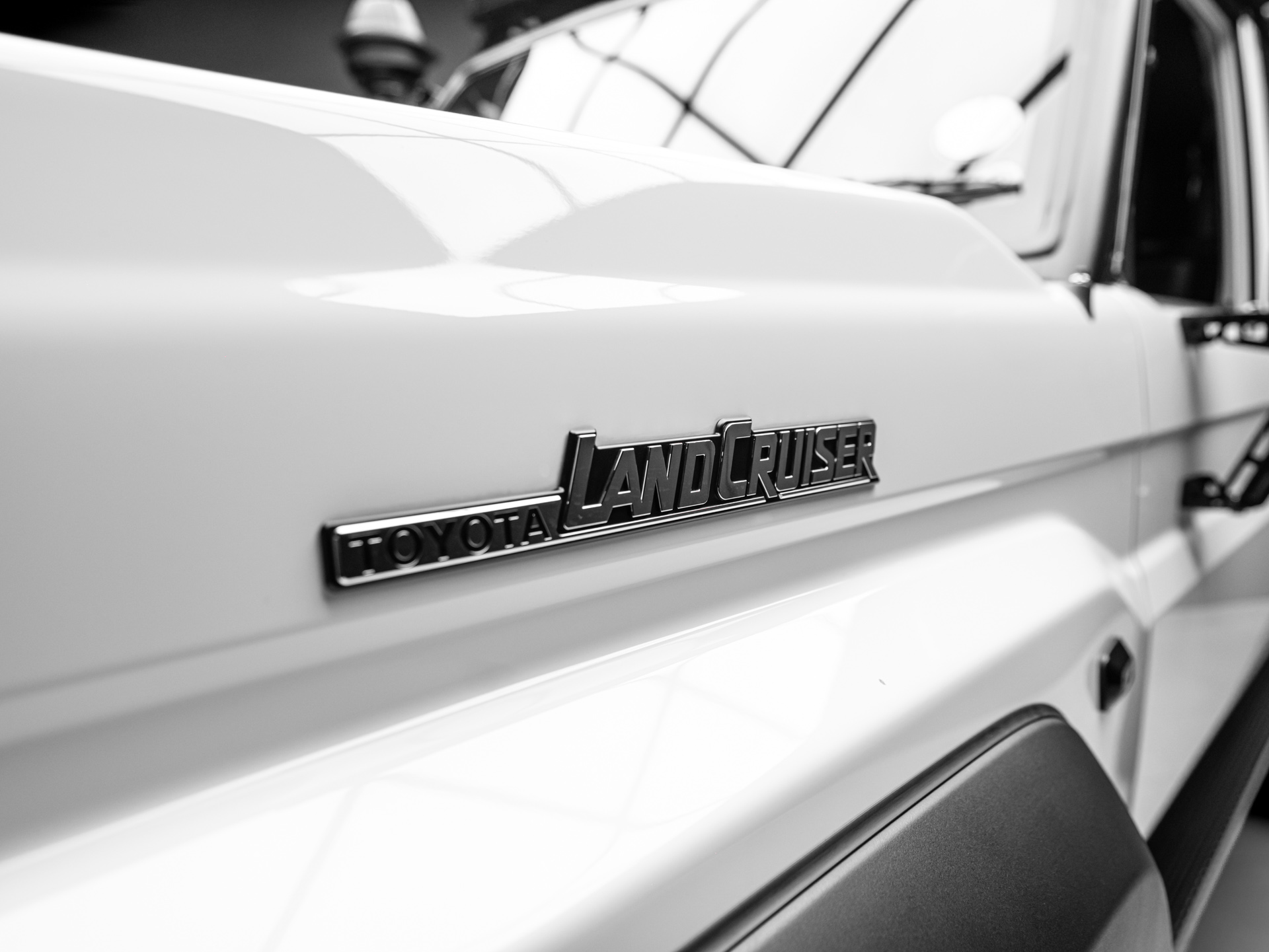 white toyota land cruiser lc79 7