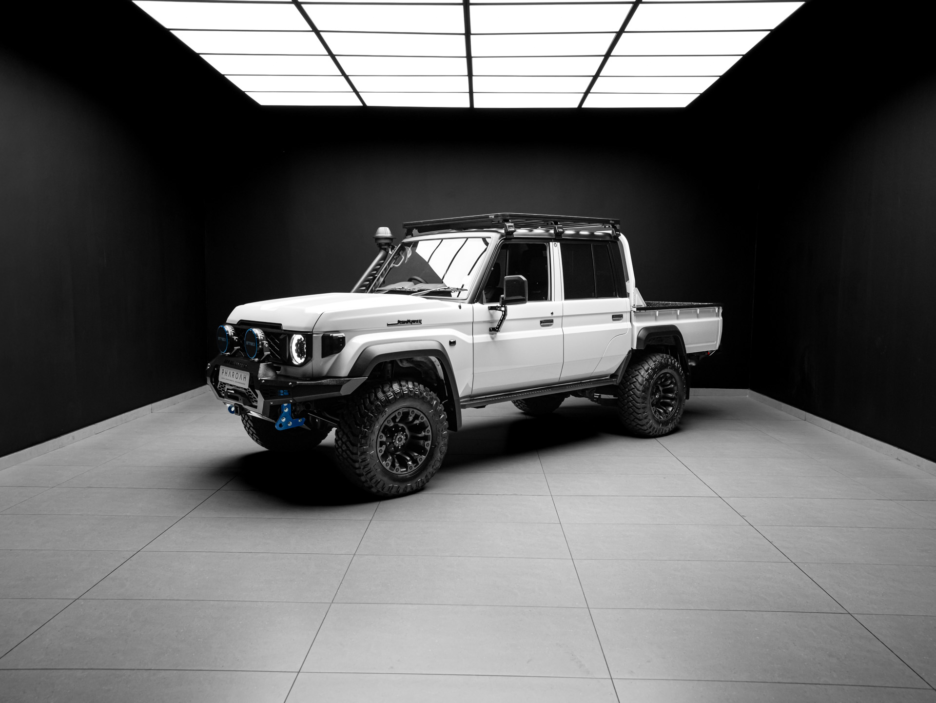 white toyota land cruiser lc79