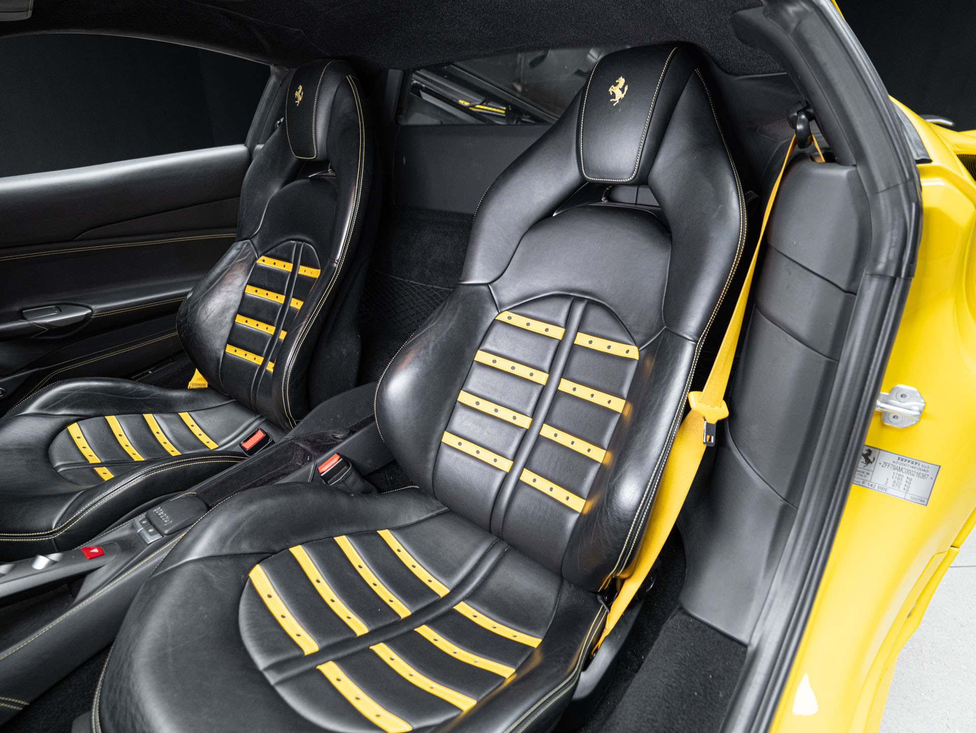 yellow ferrari 488 gtb 31