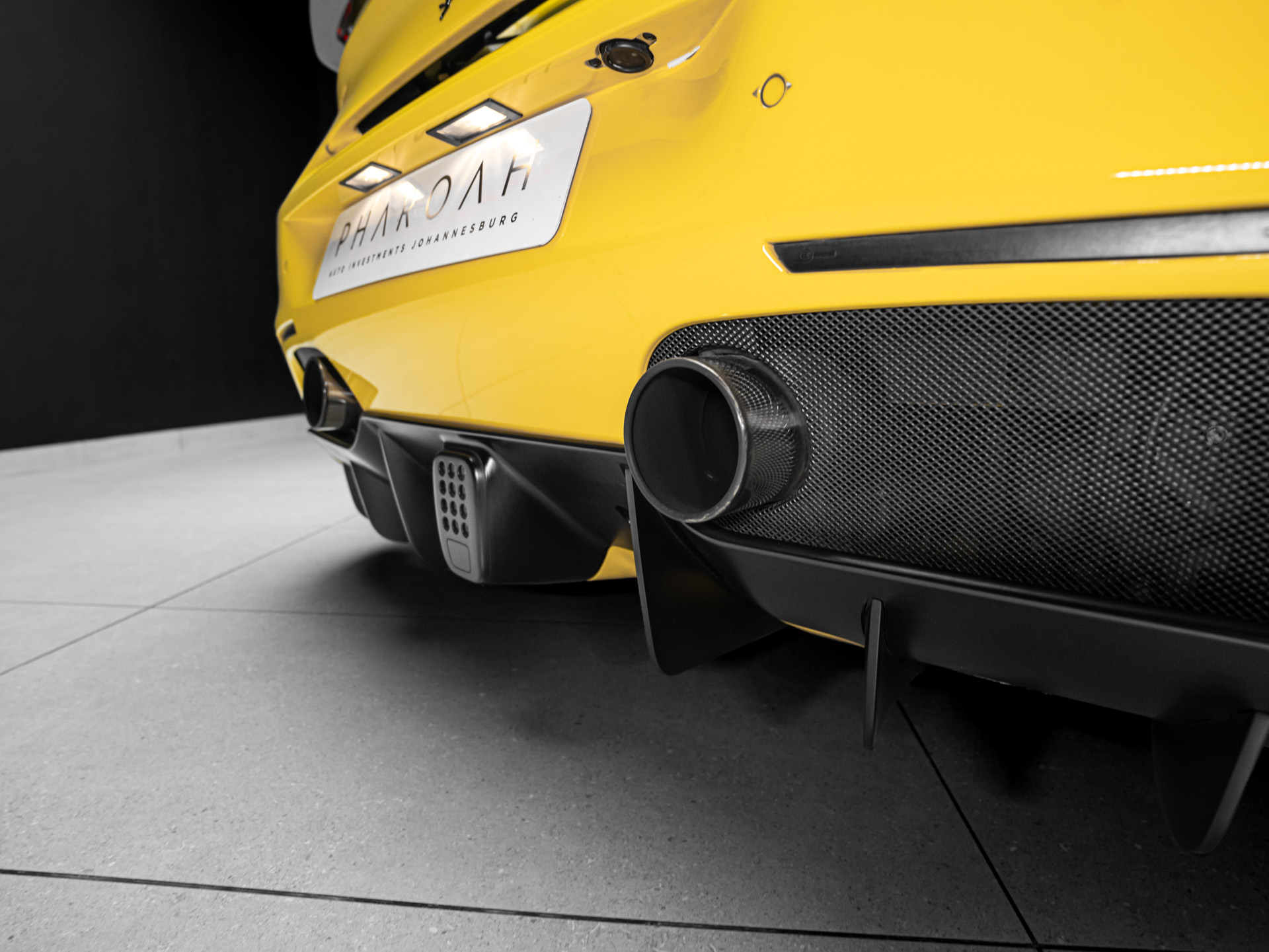 yellow ferrari 488 gtb 32