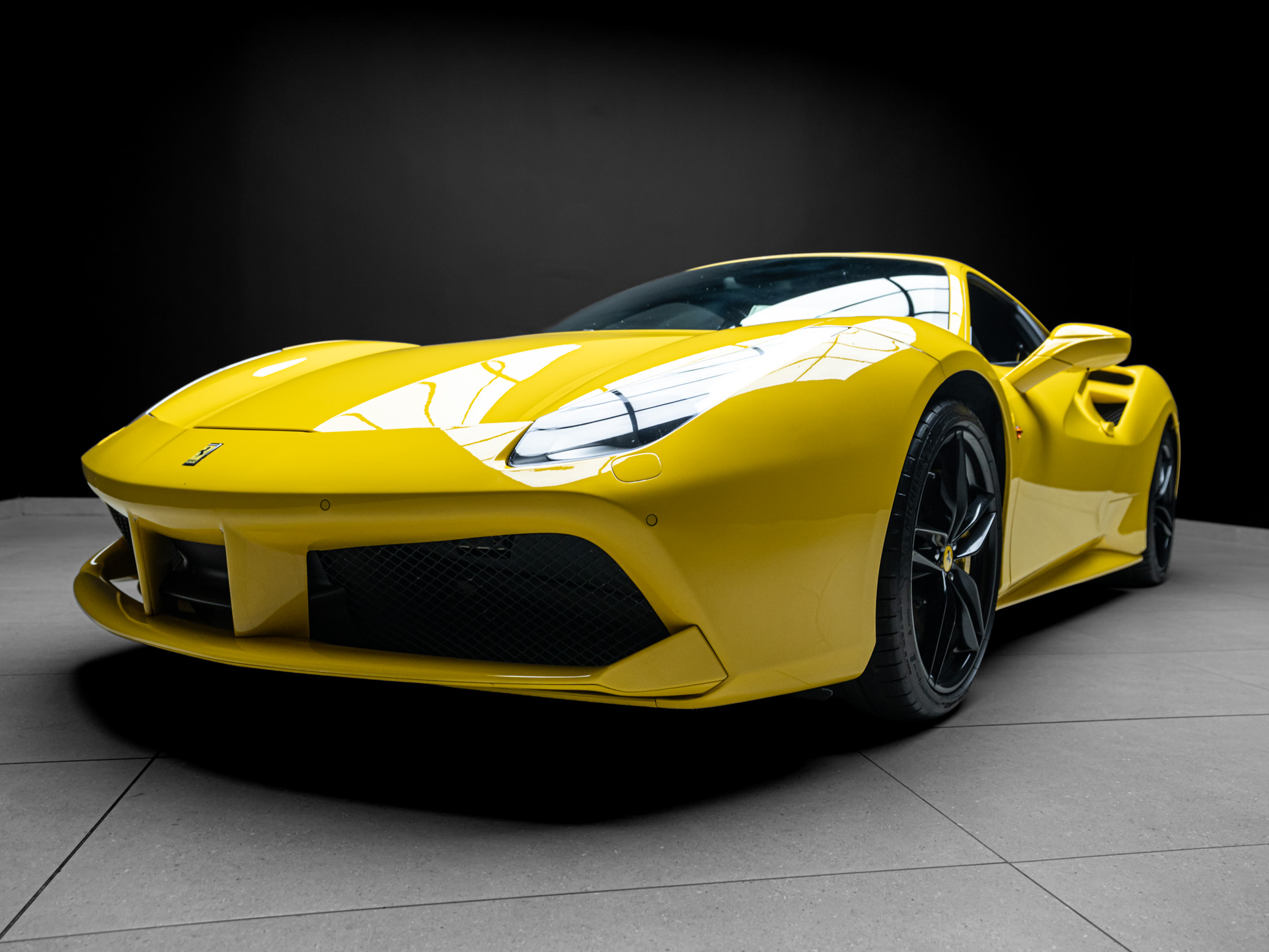yellow ferrari 488 gtb 4