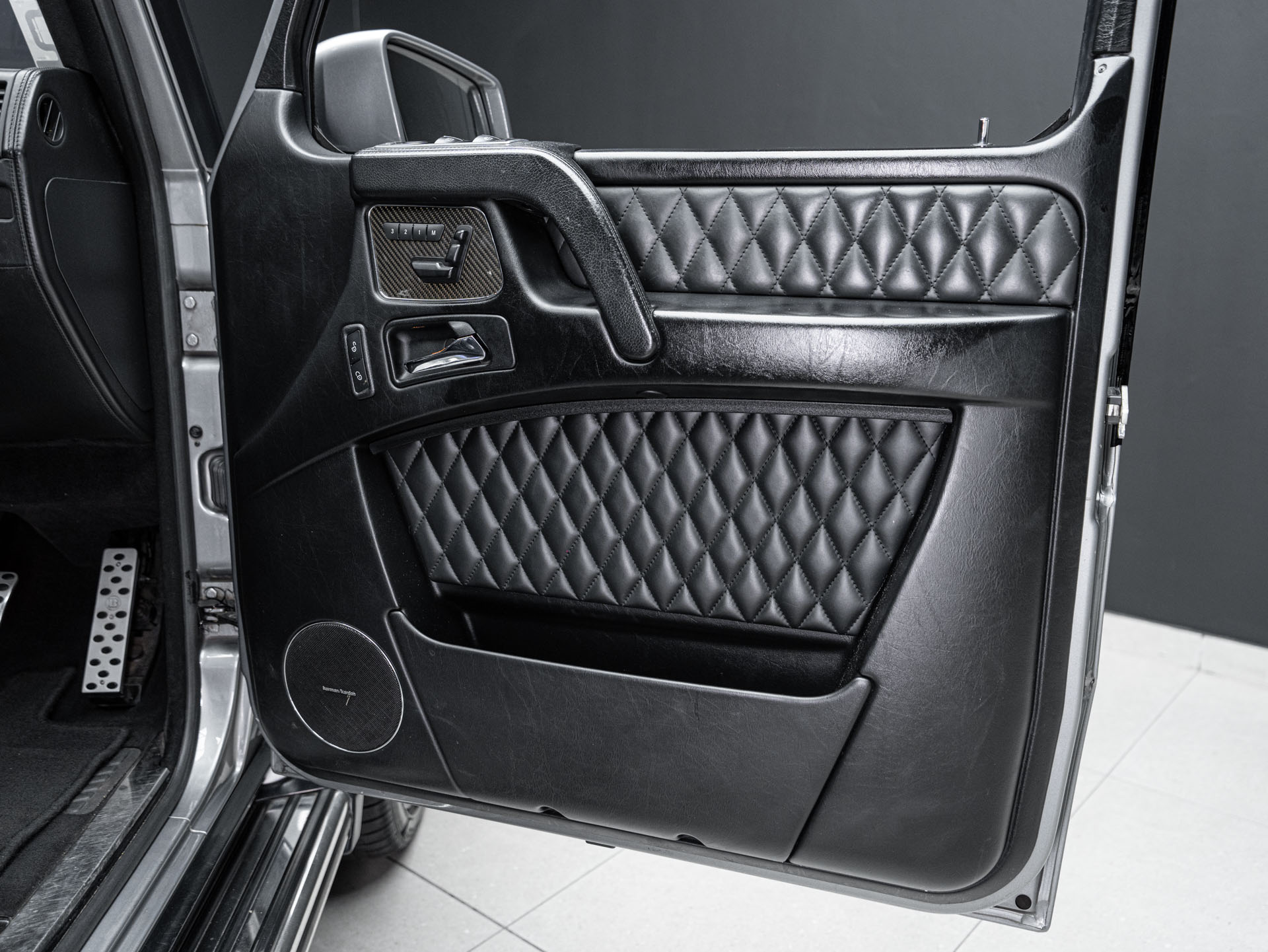 black 2 tone mercedes g63 18