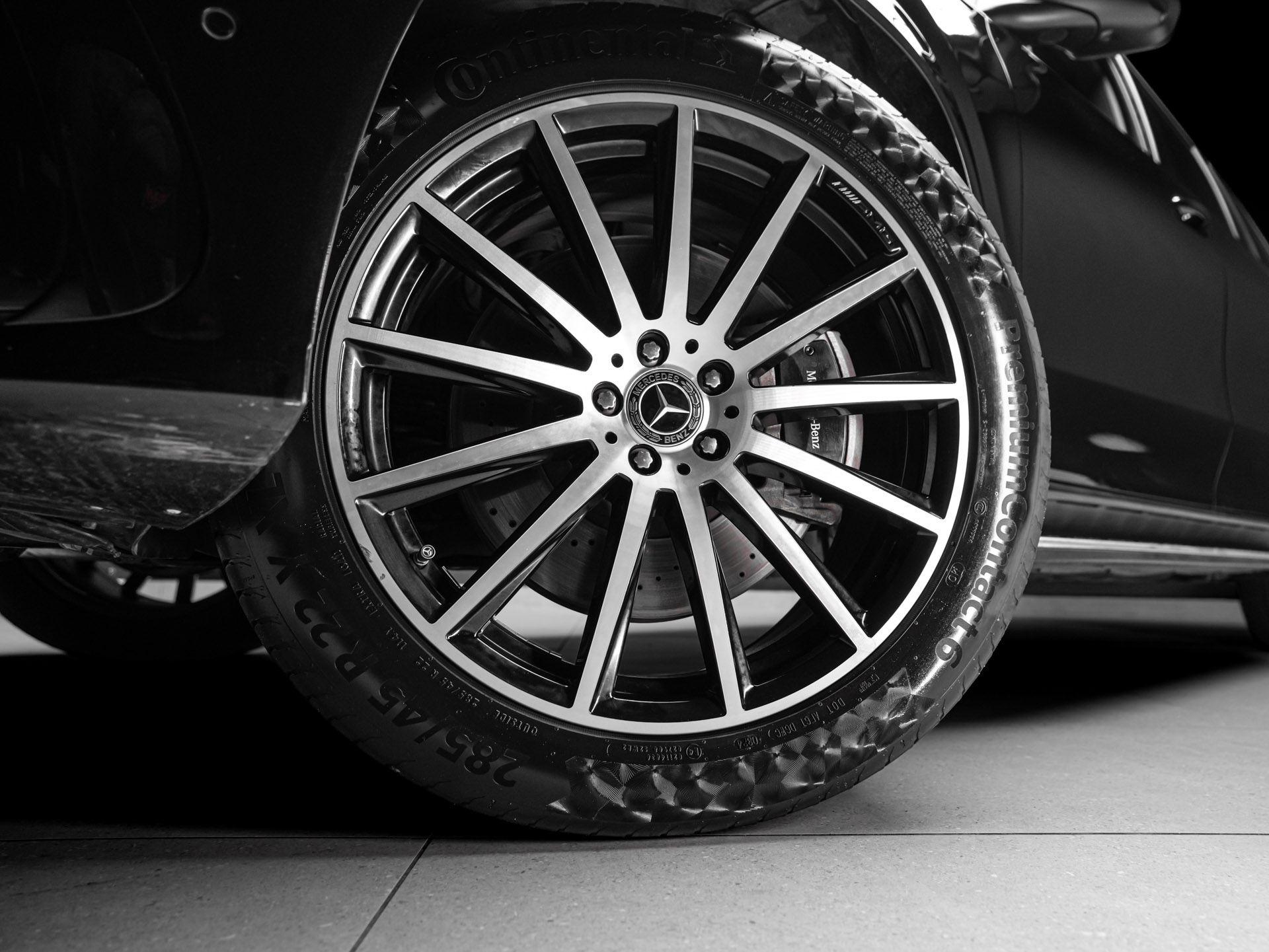 black mercedes gls450d 10