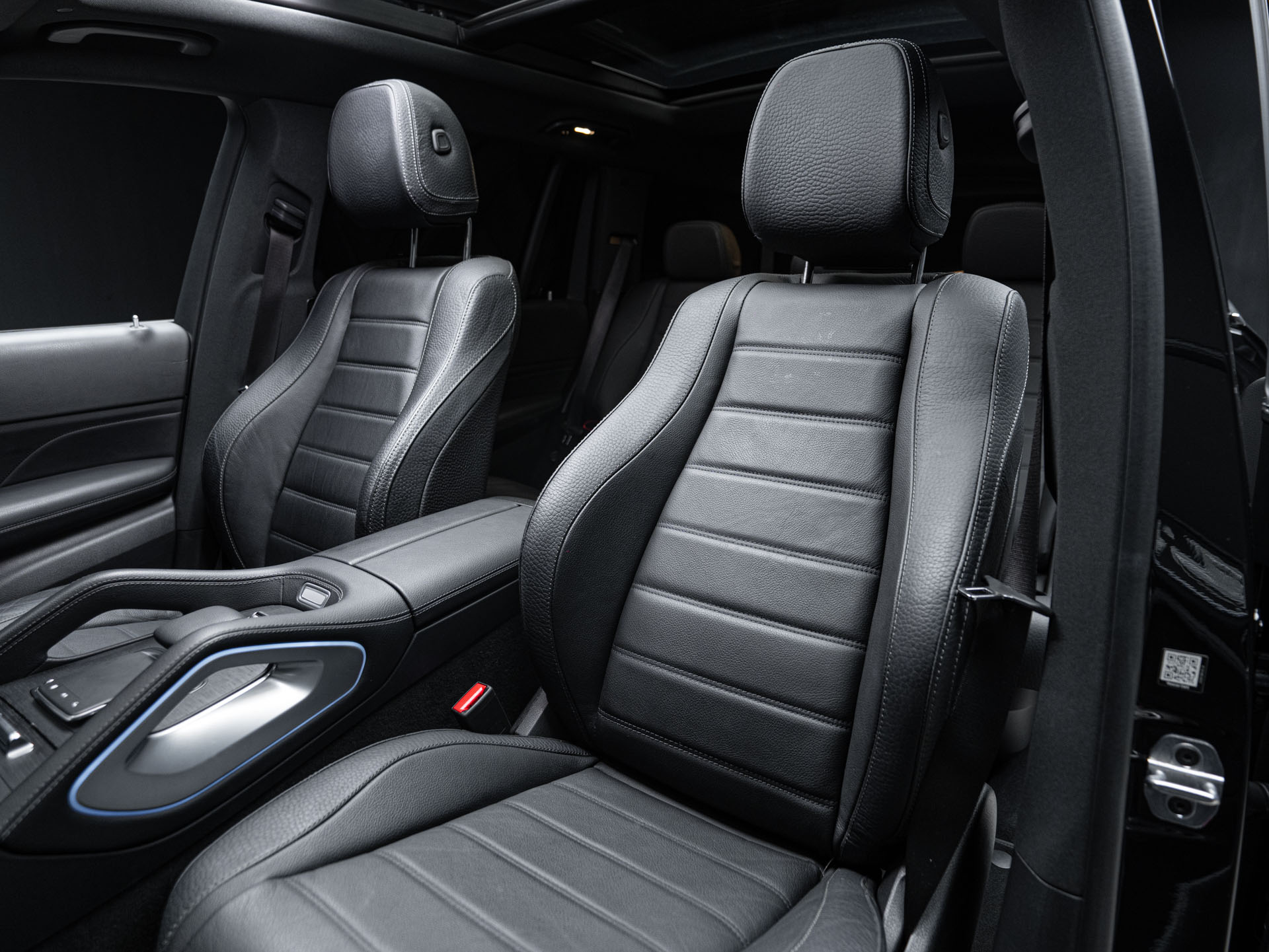 black mercedes gls450d 26