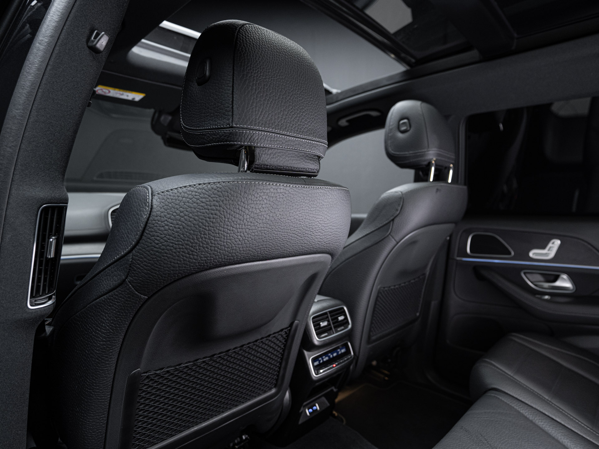 black mercedes gls450d 28