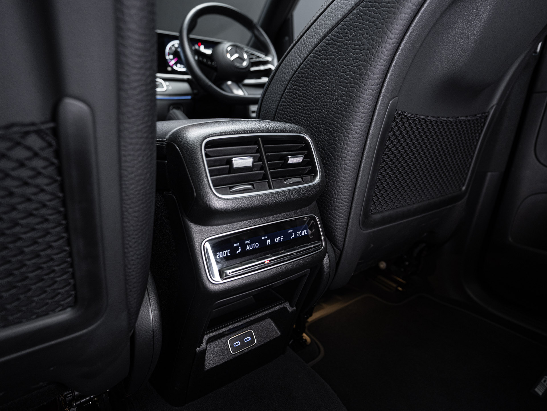 black mercedes gls450d 29
