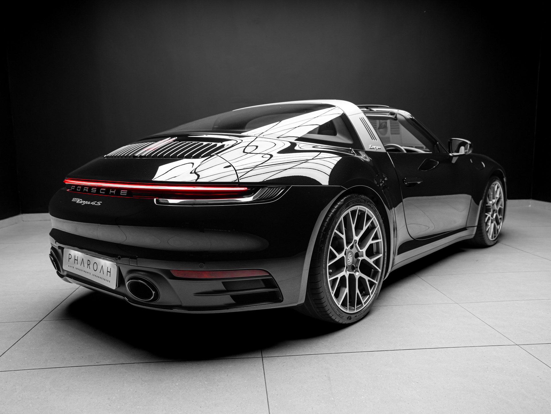 black porsche 911 targa 4 14
