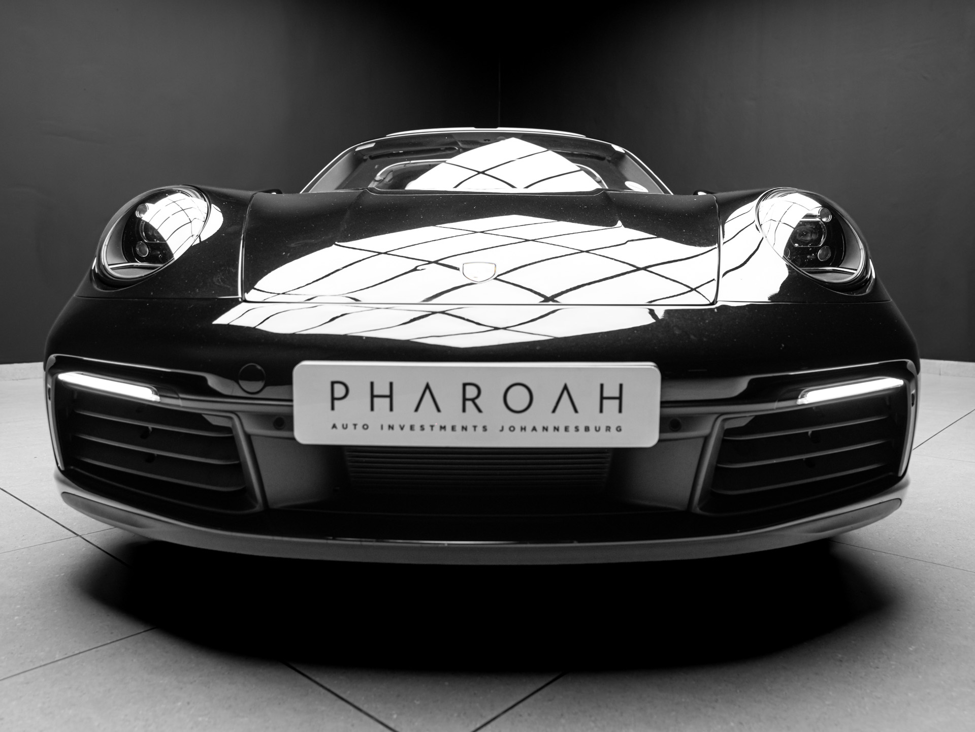 black porsche 911 targa 4 8