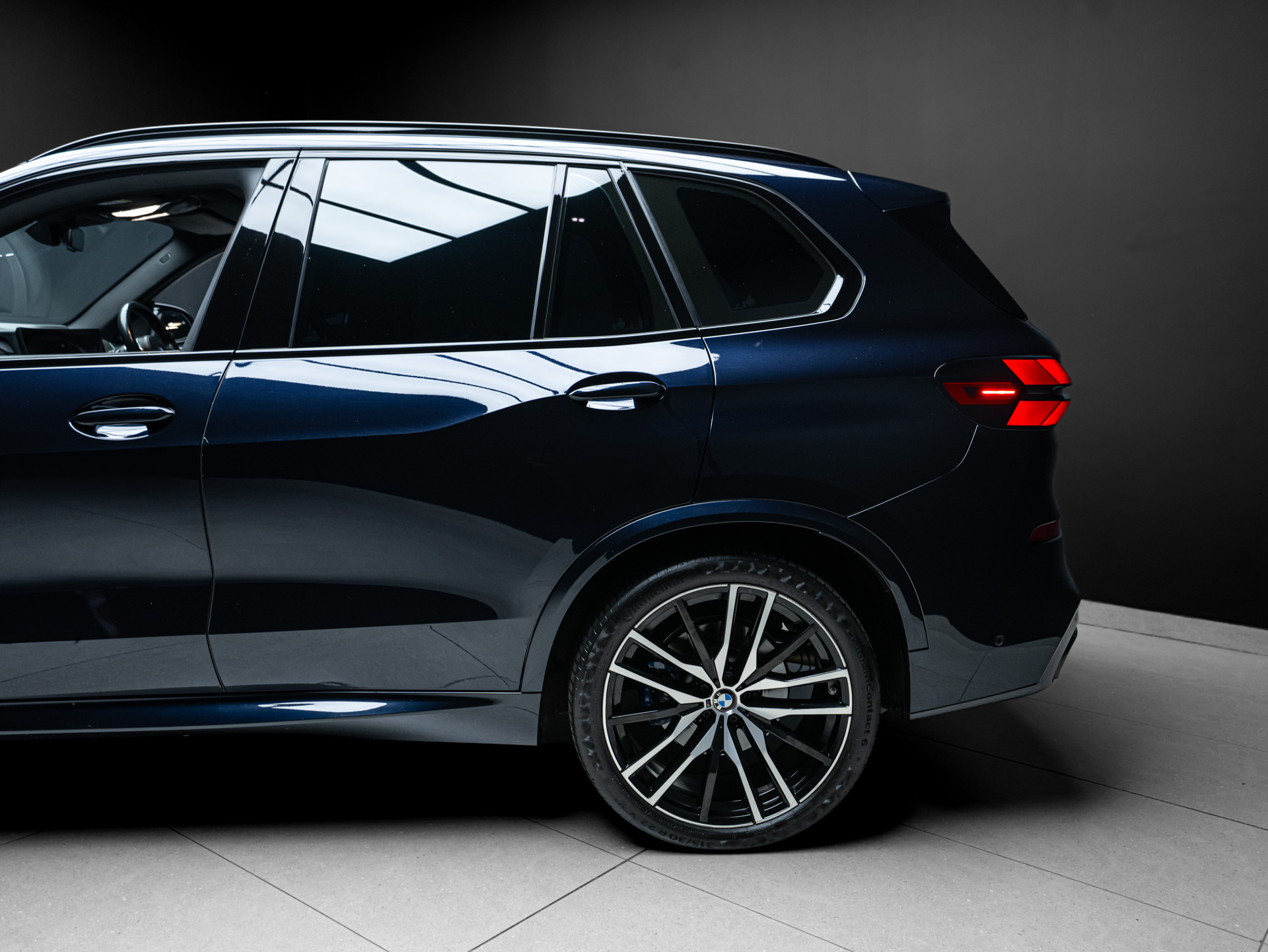 blue bmw x5 4