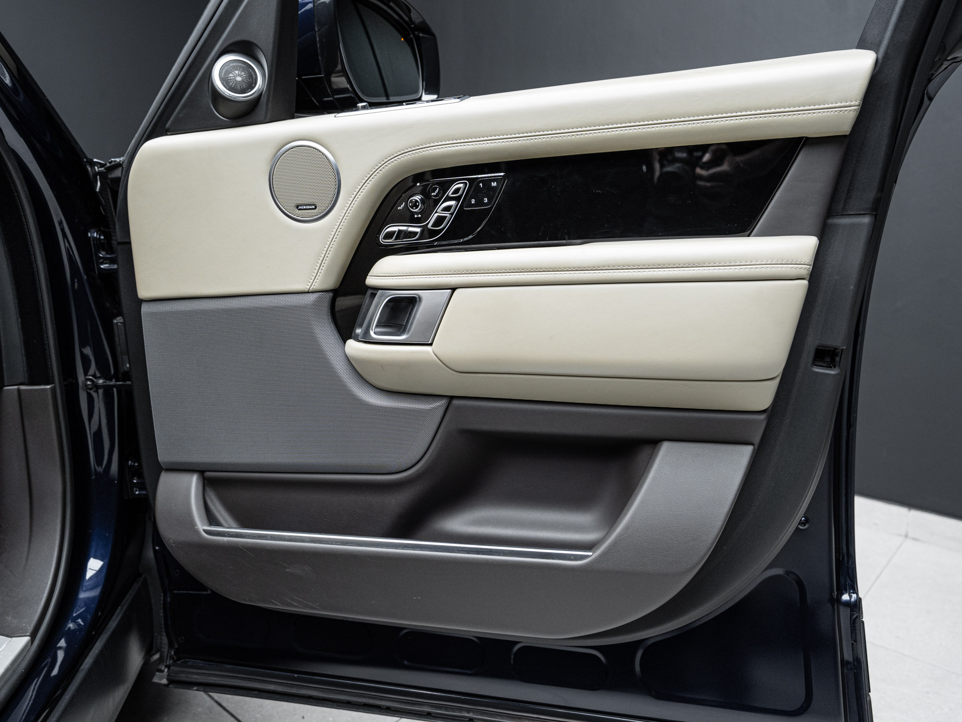 blue range rover autobiography 17