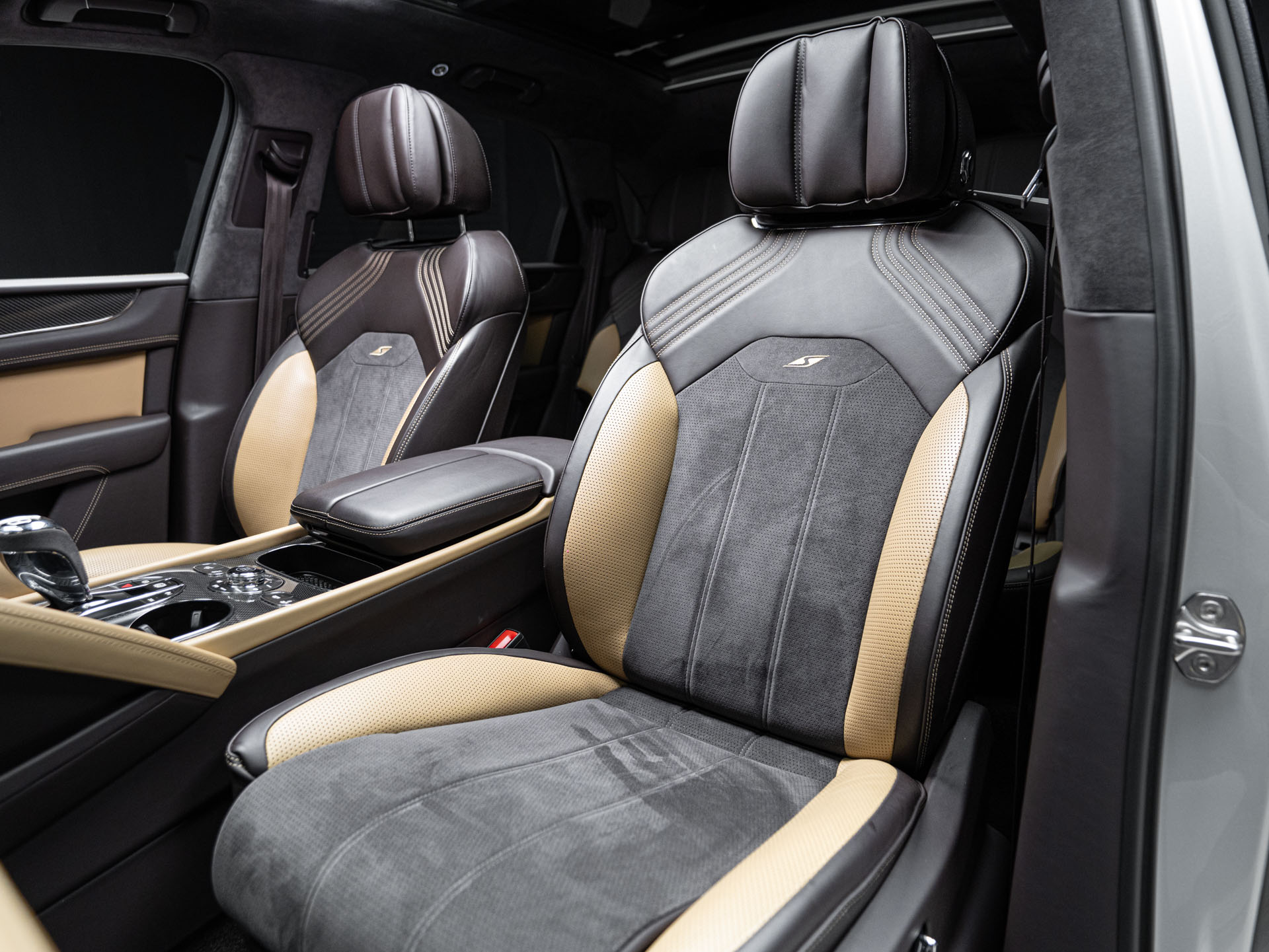 breeze blue bentley bentayga s 27