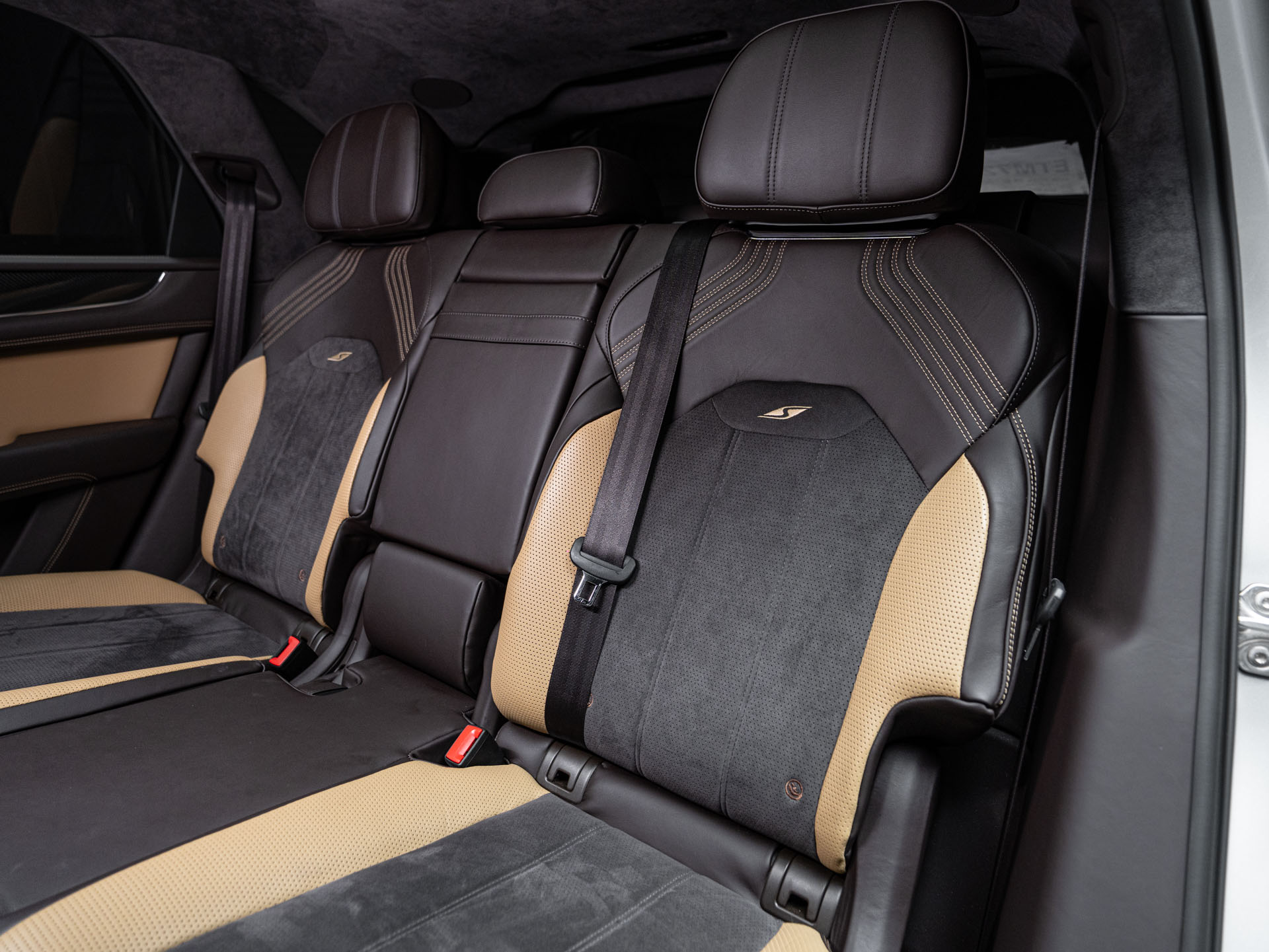 breeze blue bentley bentayga s 28