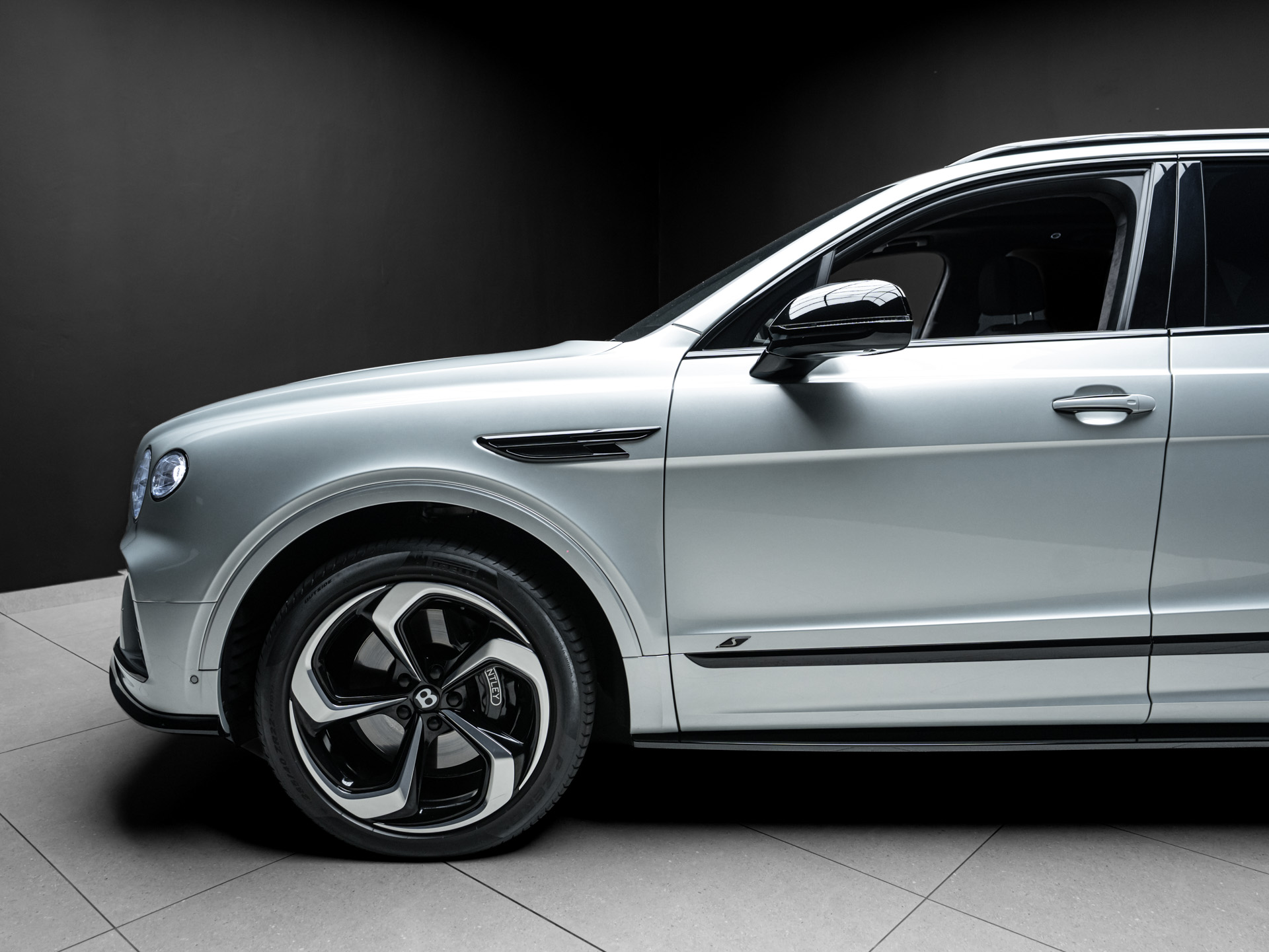 breeze blue bentley bentayga s 4