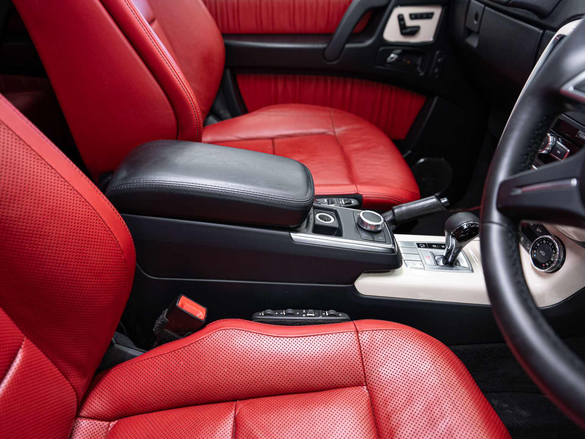 burgundy mercedes g350 18
