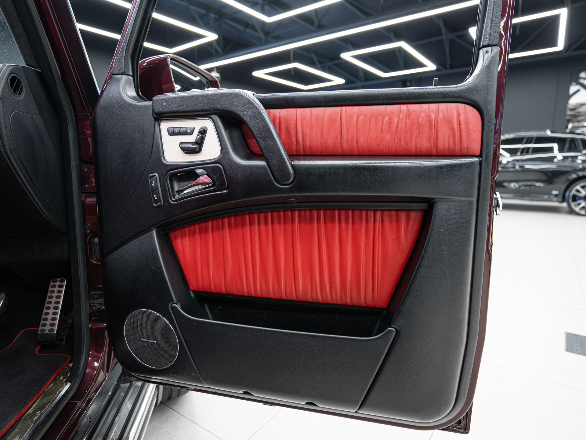 burgundy mercedes g350 25