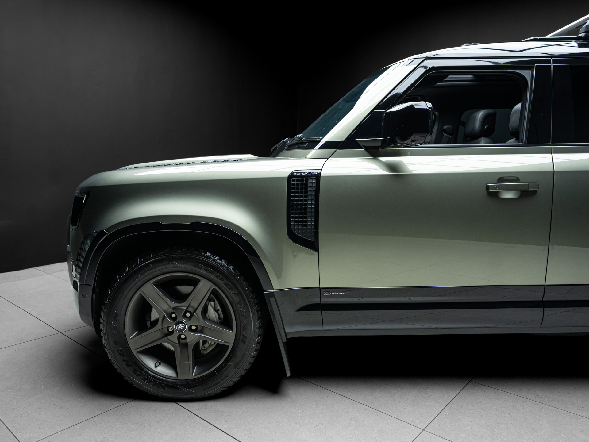 green land rover defender 3