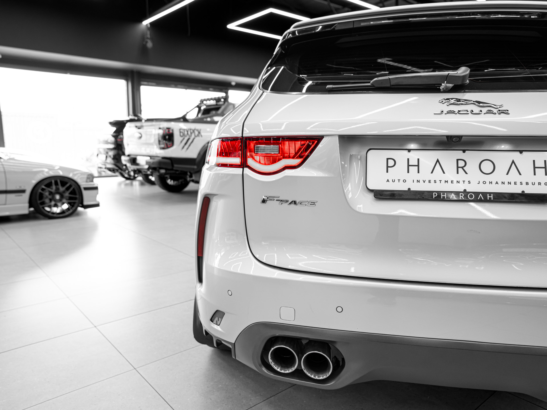 grey jaguar f pace svr 10