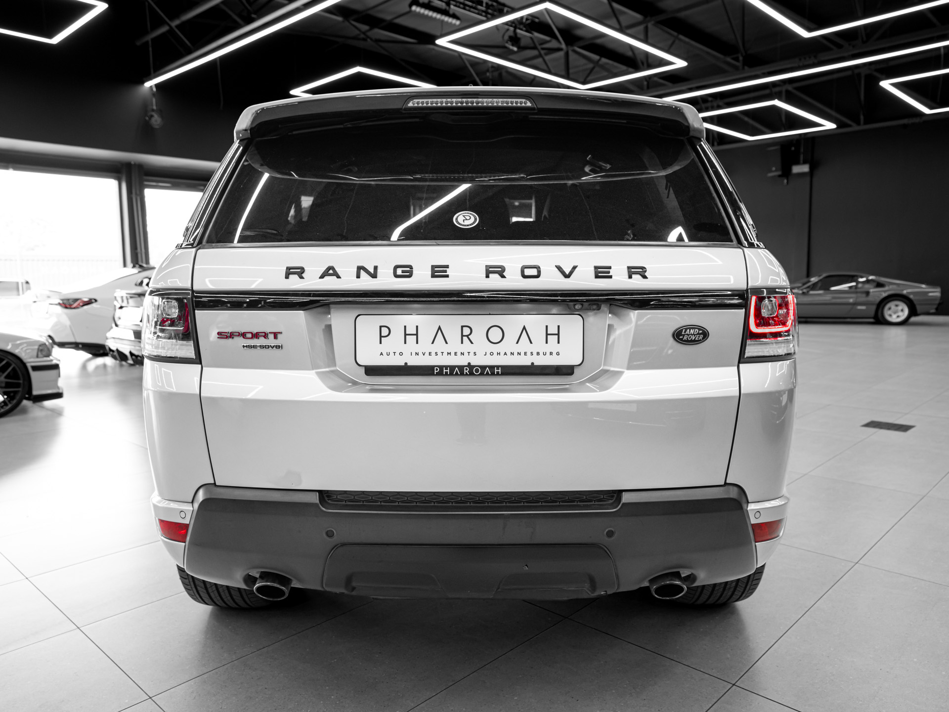 grey range rover sport sdv8 hse 10