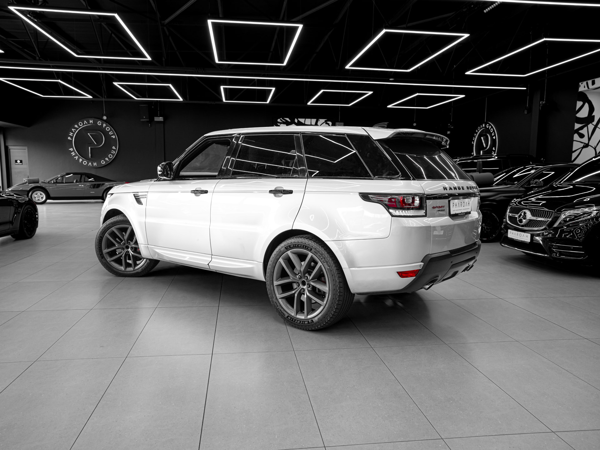 grey range rover sport sdv8 hse 14