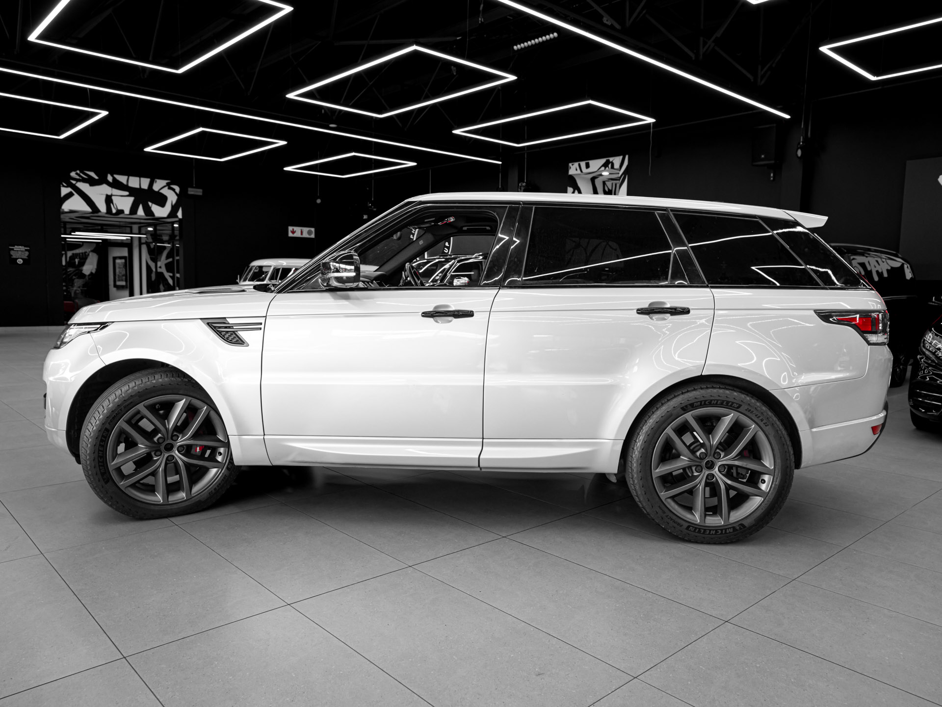 grey range rover sport sdv8 hse 15
