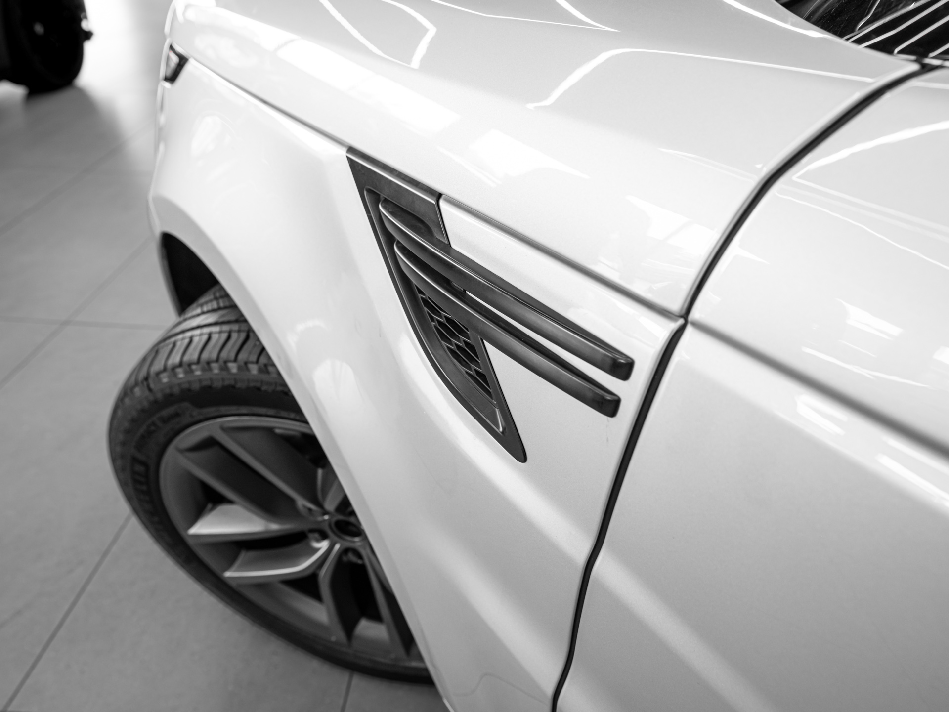 grey range rover sport sdv8 hse 16