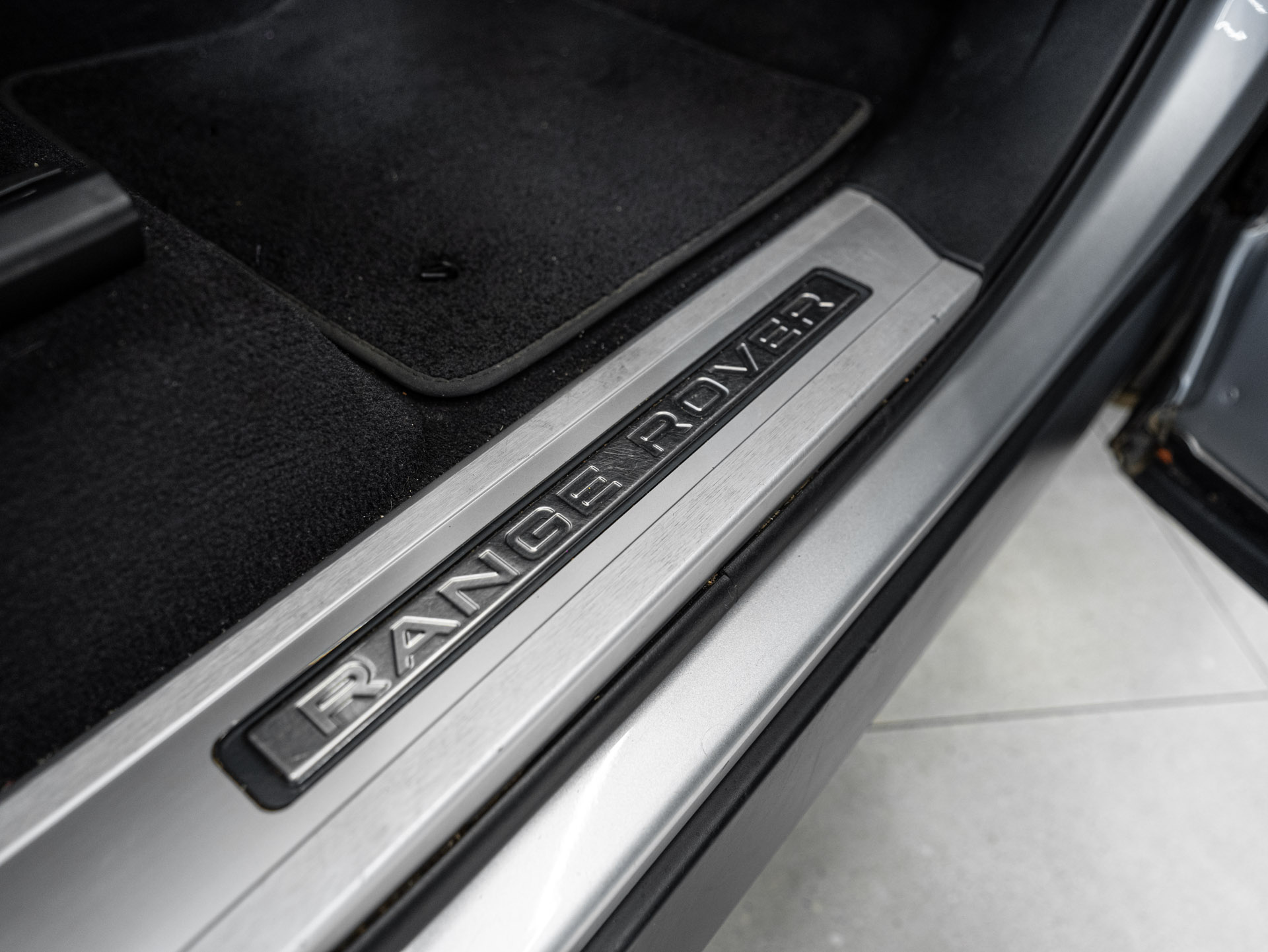 grey range rover sport sdv8 hse 19