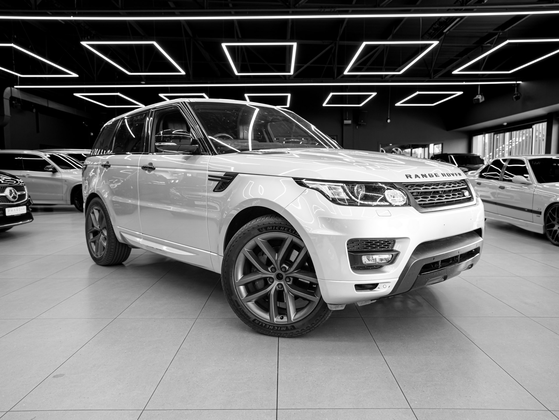 grey range rover sport sdv8 hse 2