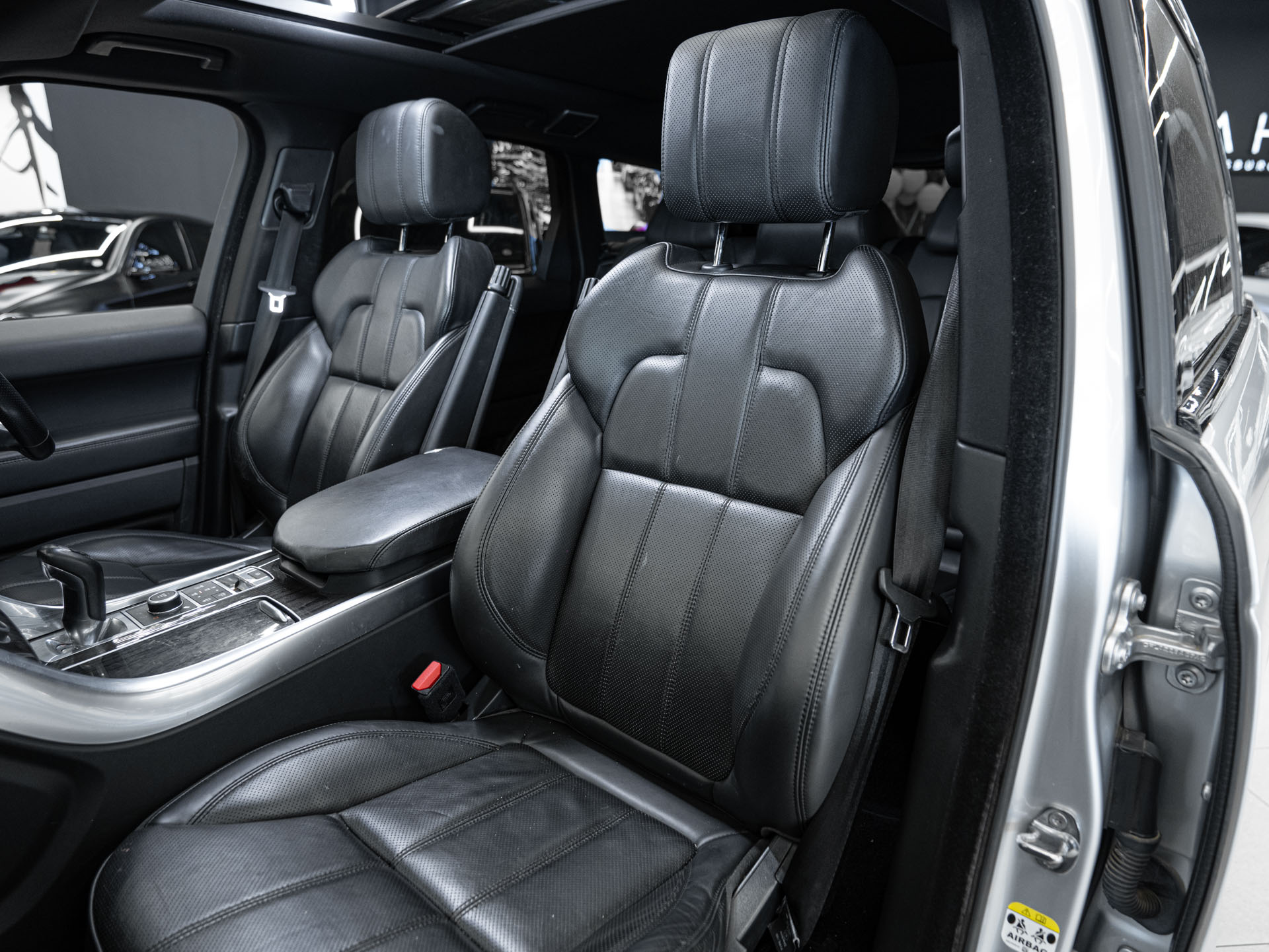 grey range rover sport sdv8 hse 26