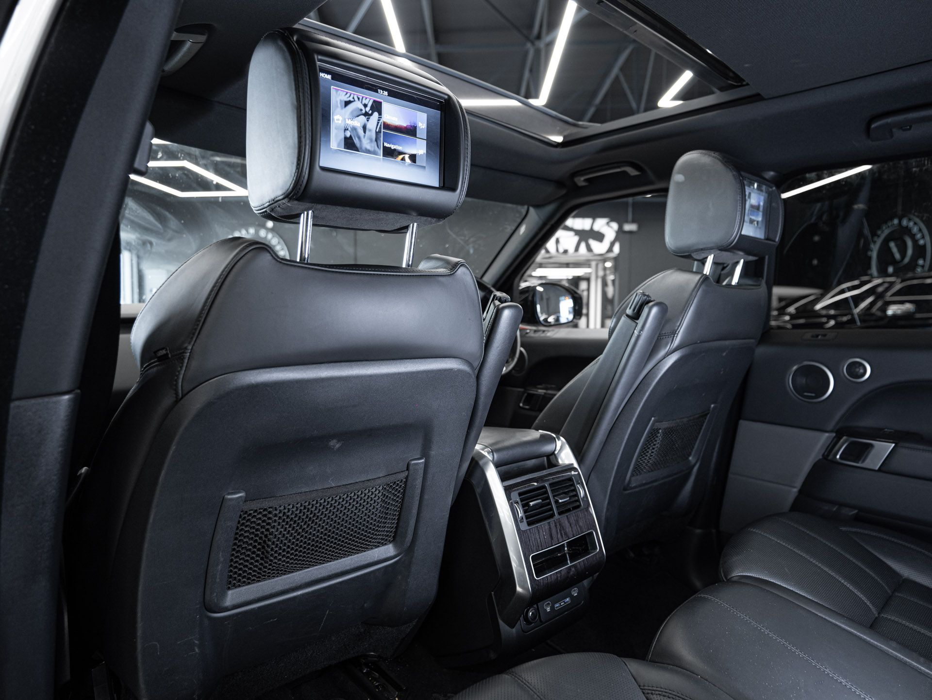 grey range rover sport sdv8 hse 28