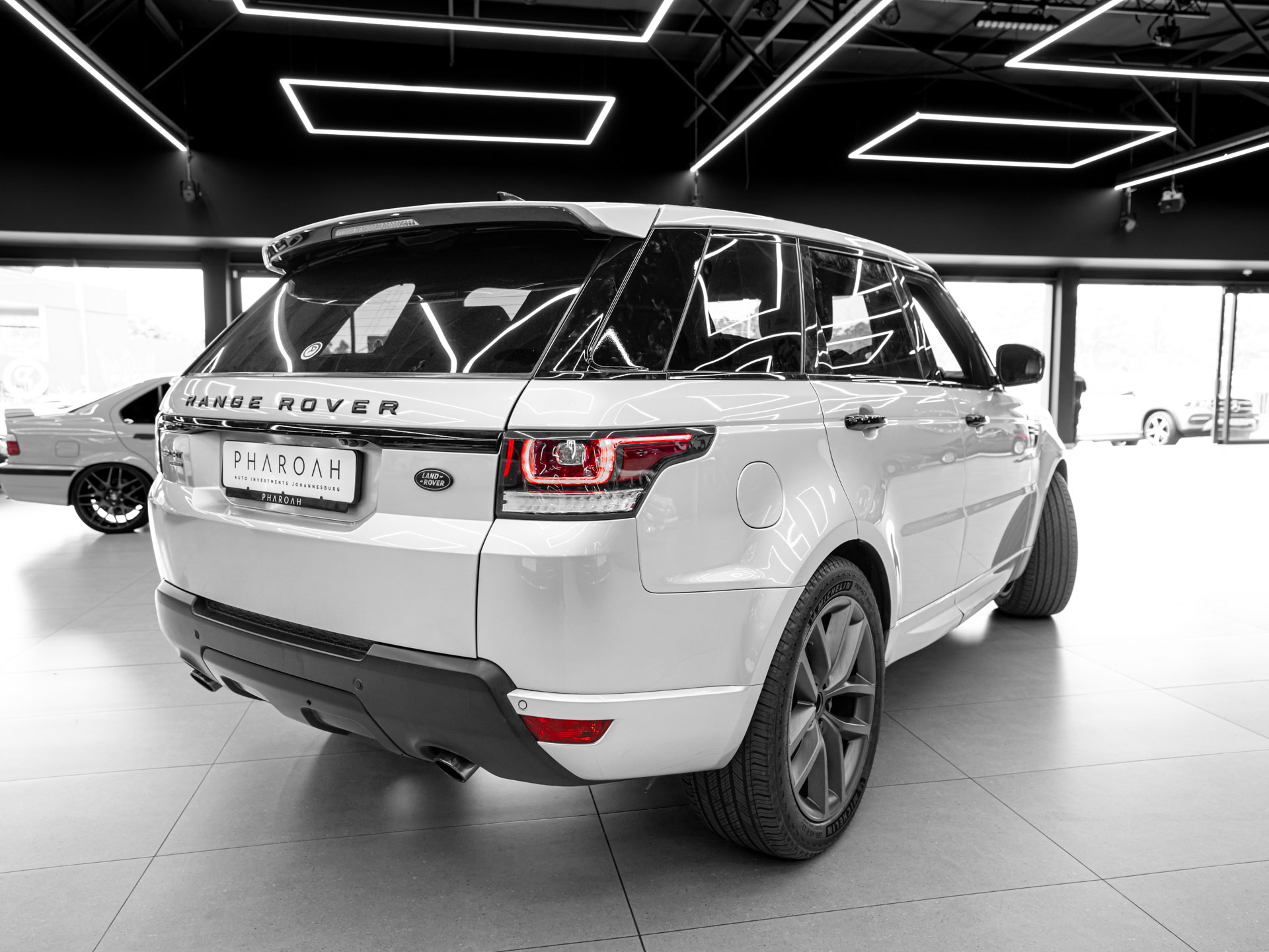 grey range rover sport sdv8 hse 9