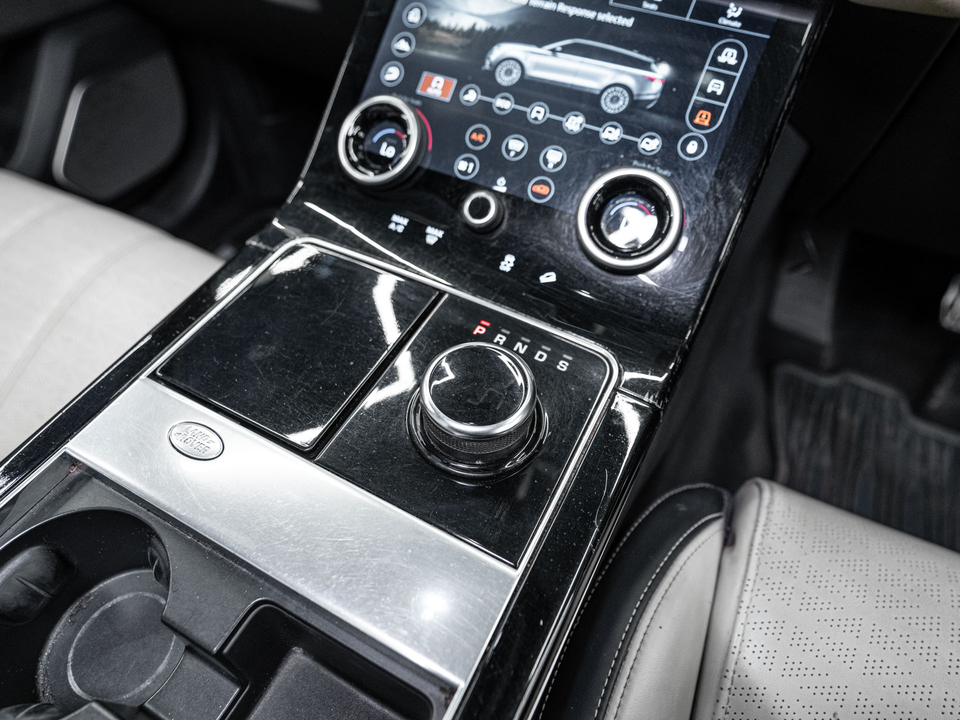 grey range rover velar 22