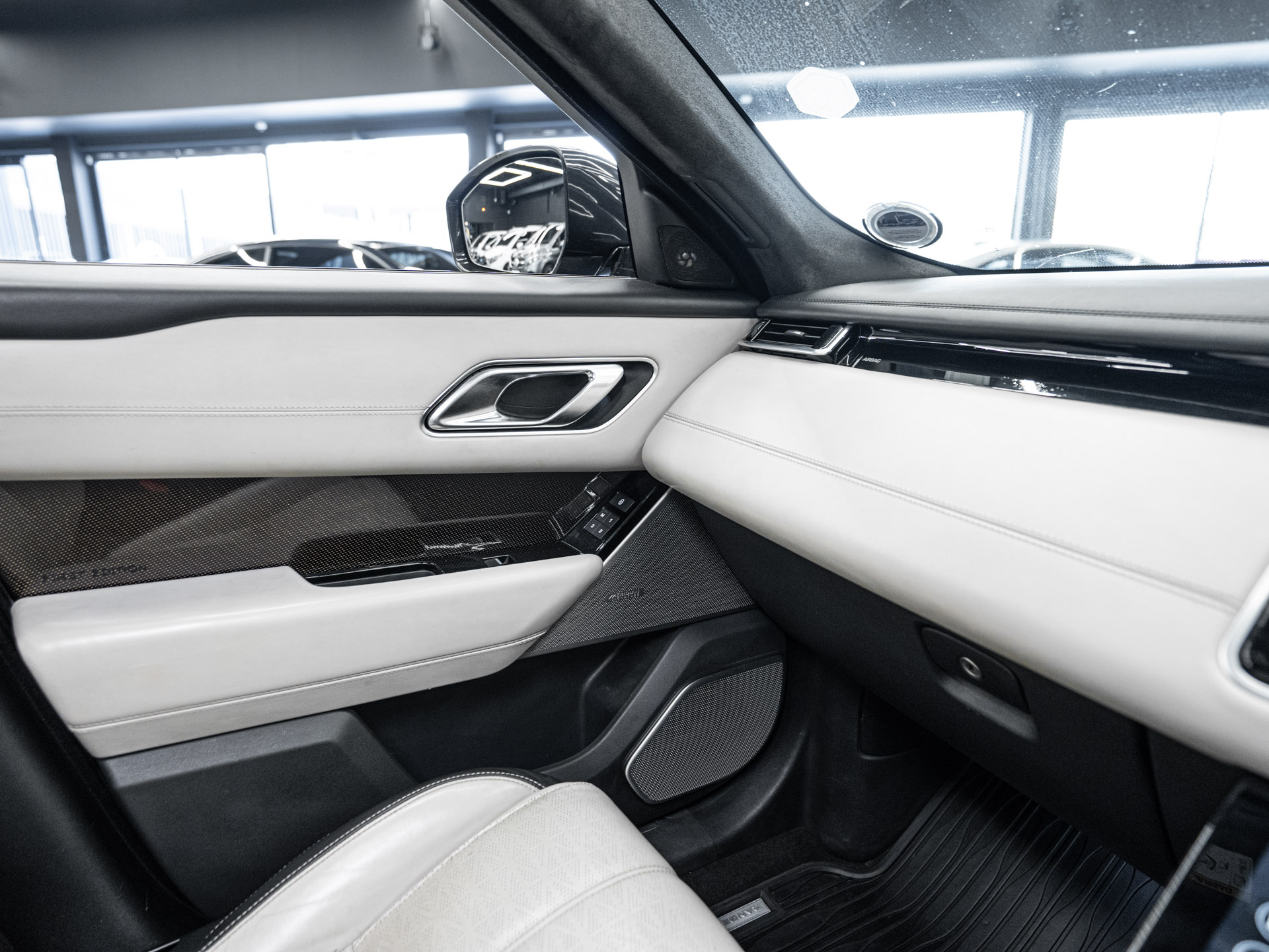 grey range rover velar 25