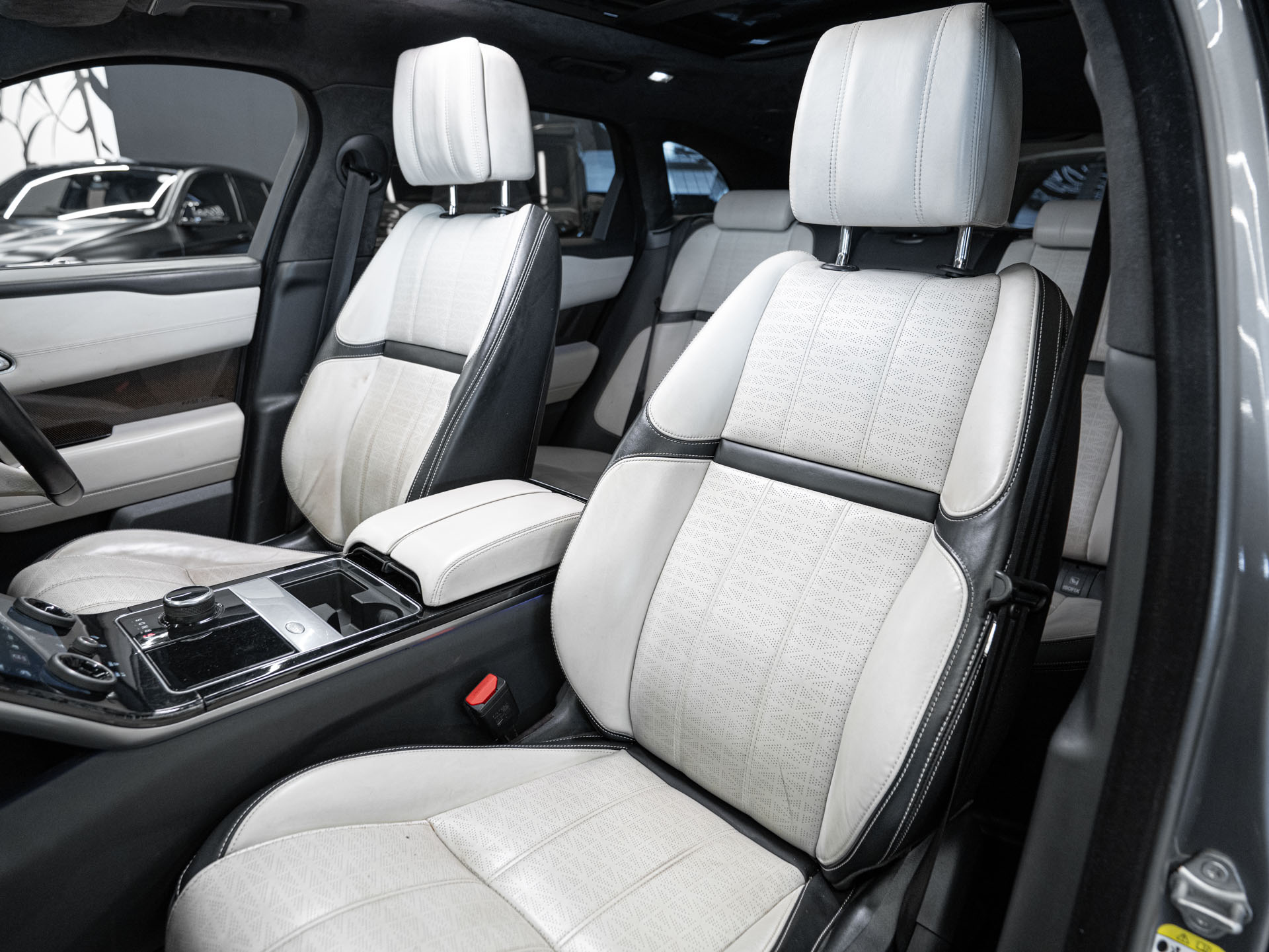 grey range rover velar 26