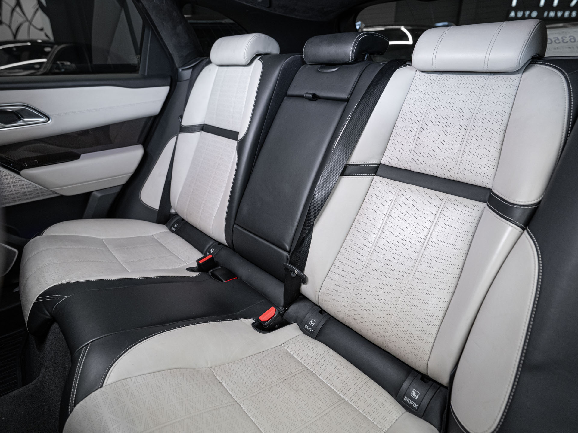 grey range rover velar 27