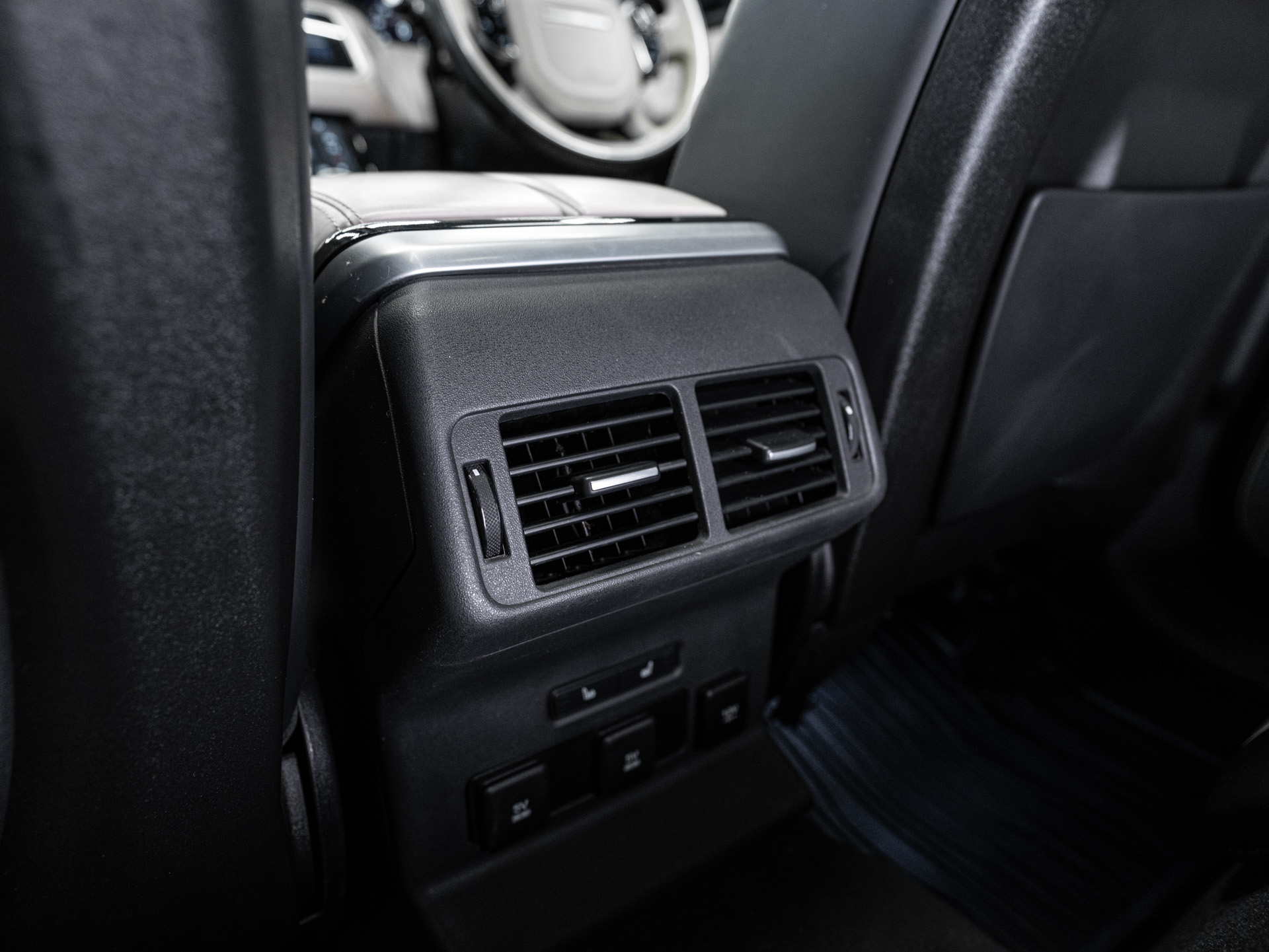 grey range rover velar 29