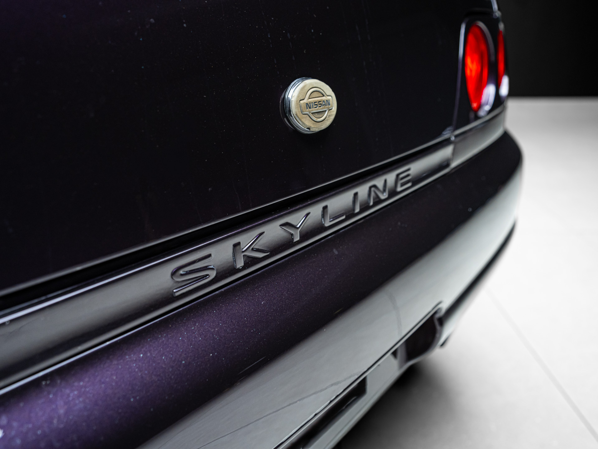 purple nissan skyline 18