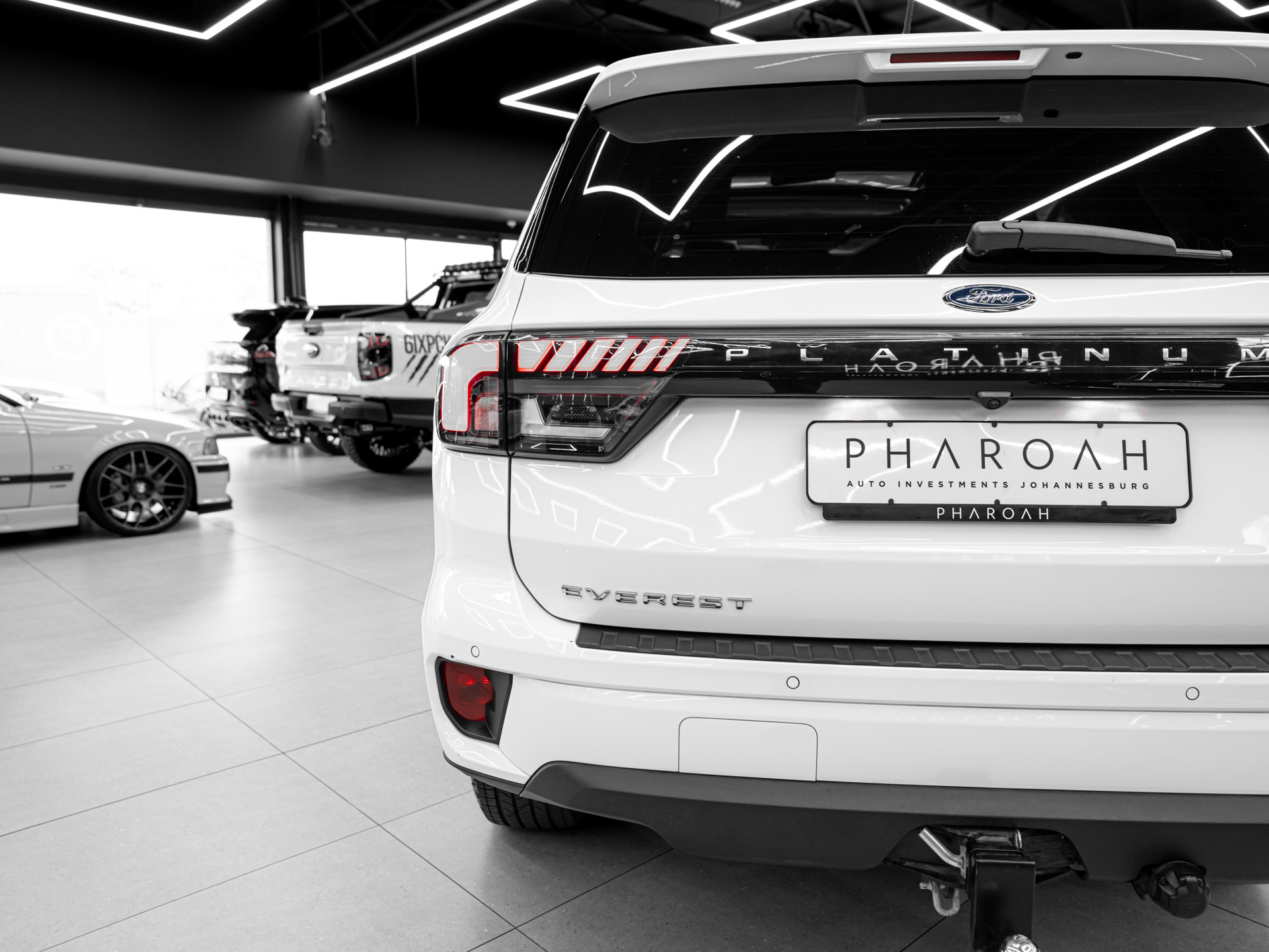 white ford everest platinum 11