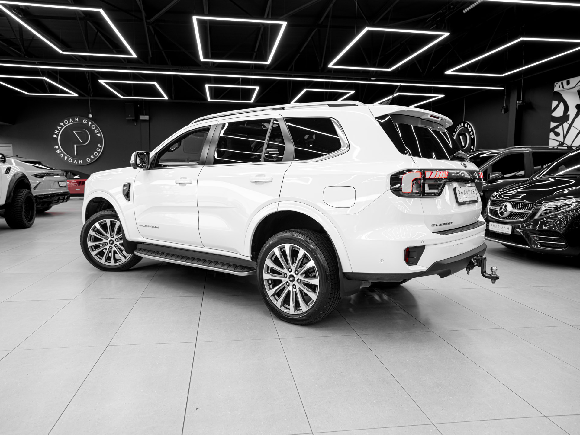 white ford everest platinum 13