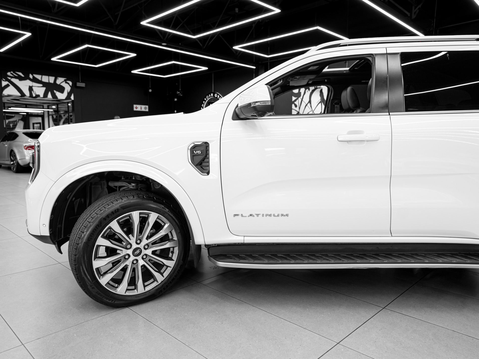 white ford everest platinum 15