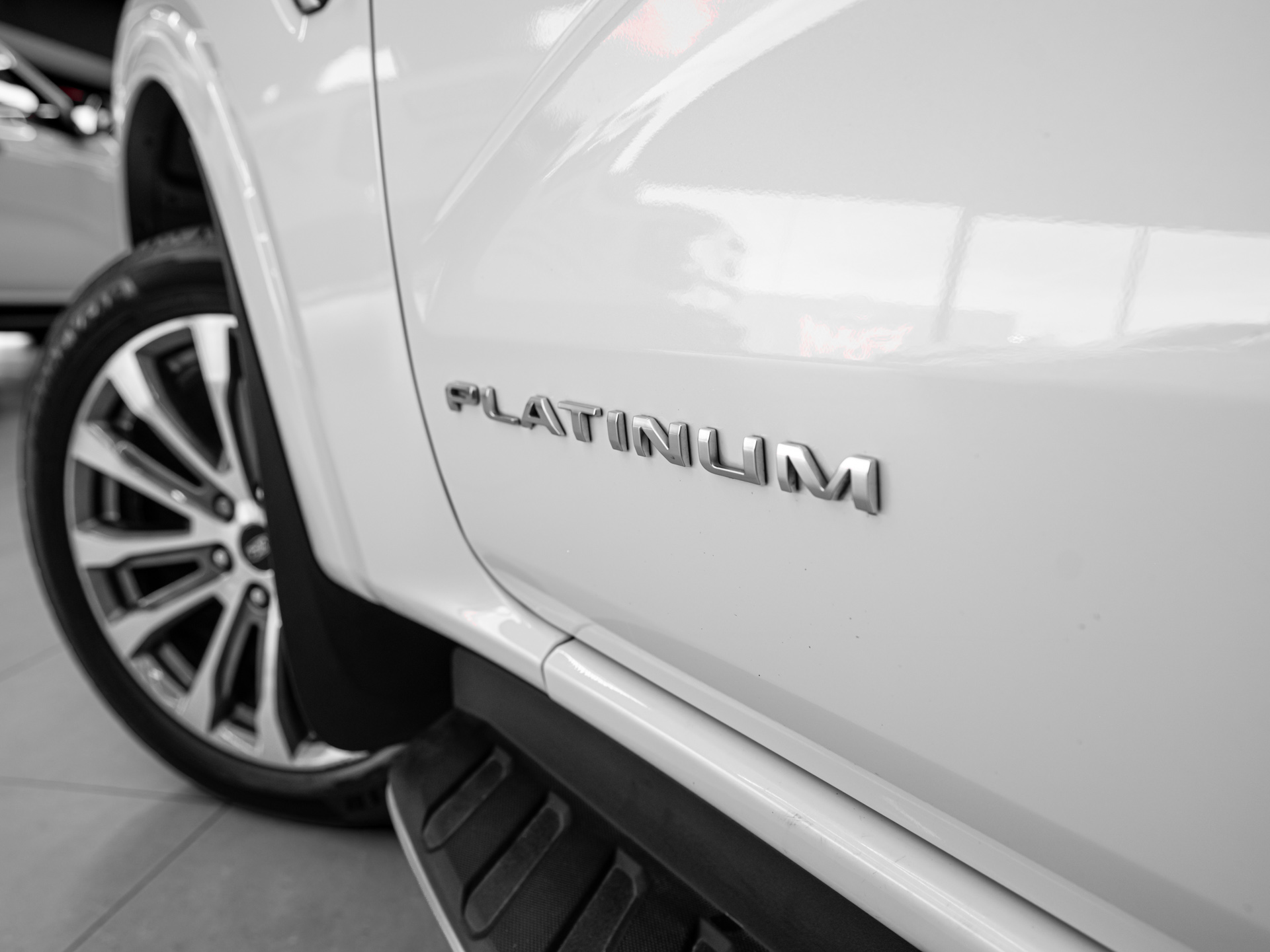 white ford everest platinum 17