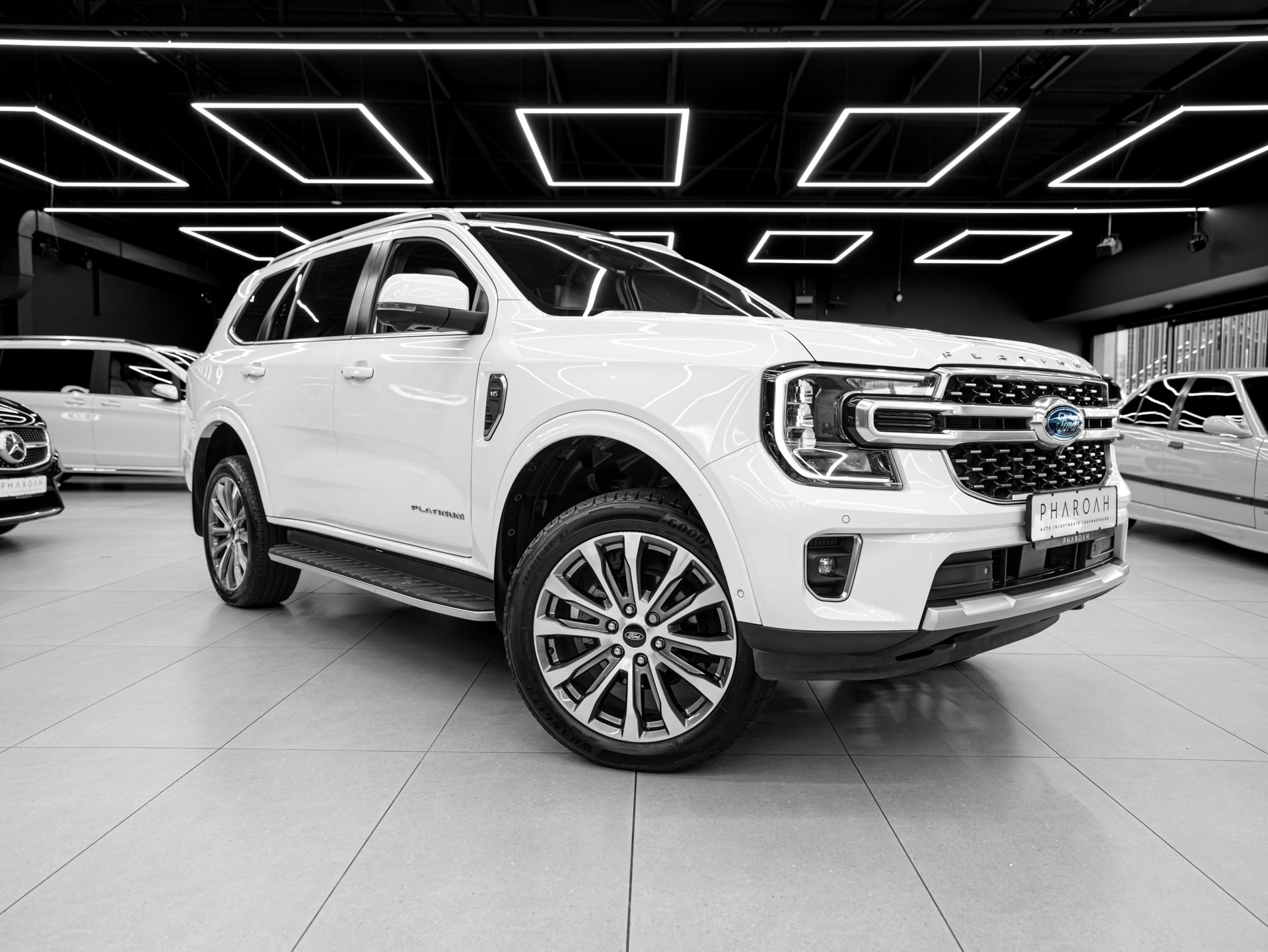 white ford everest platinum 2
